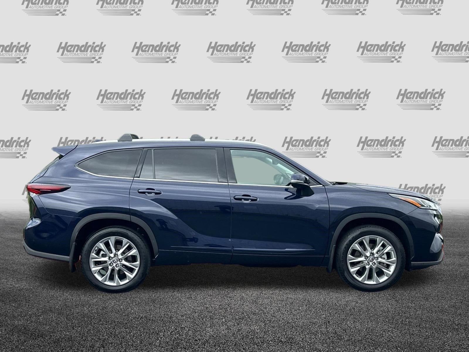 2024 Toyota Highlander Limited photo 2