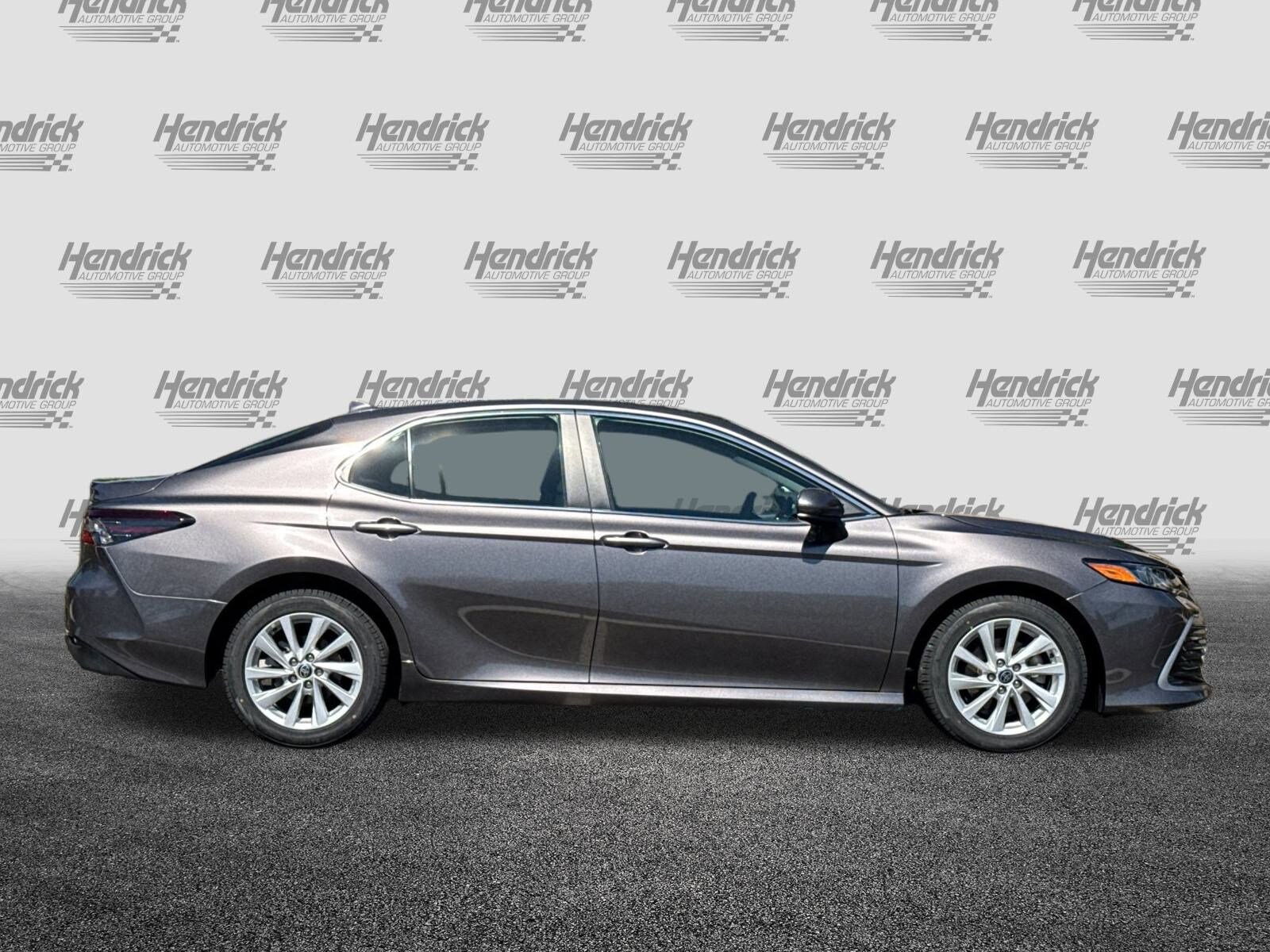 2022 Toyota Camry LE photo 2