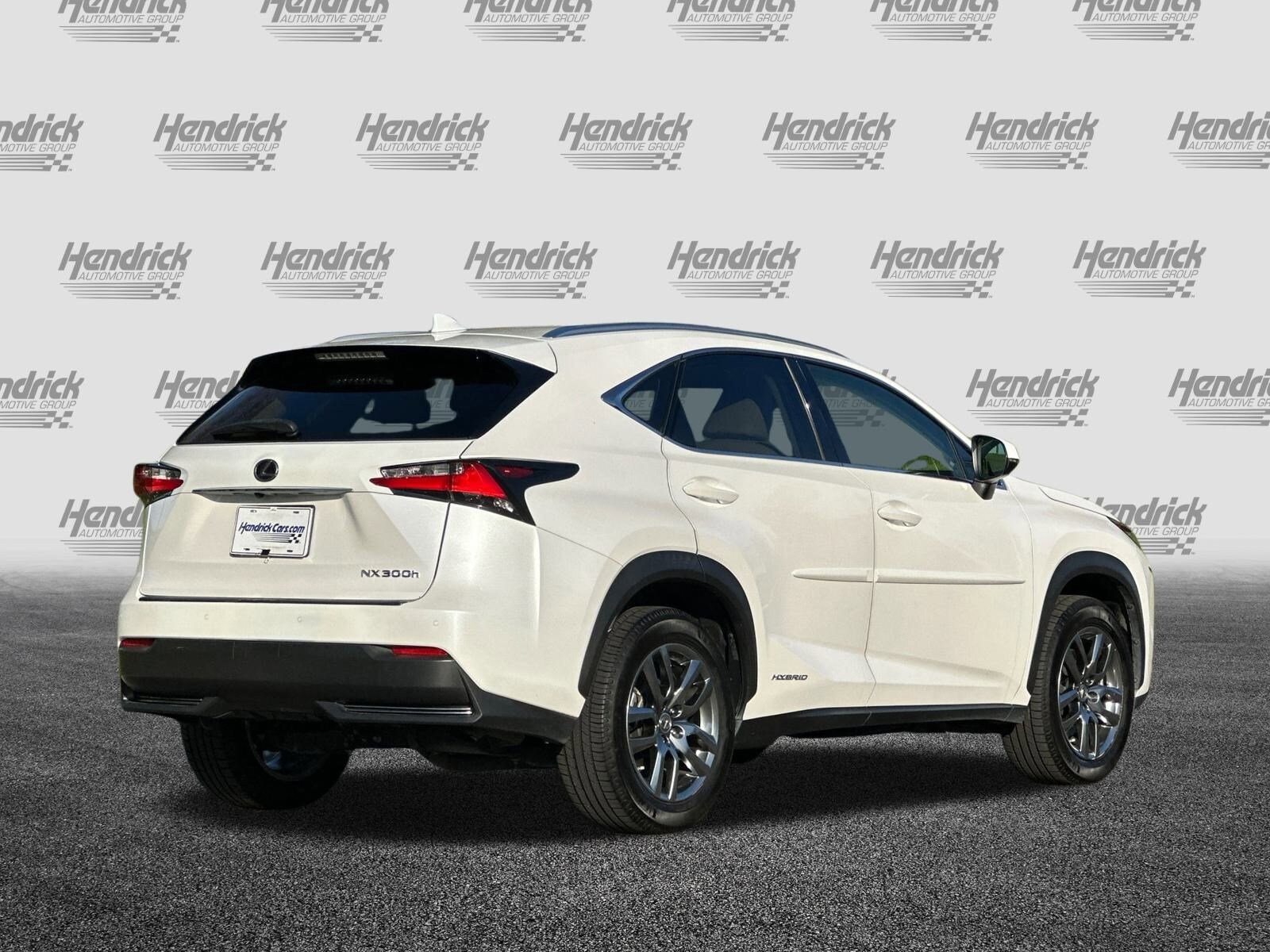 2015 Lexus NX 300h Luxury photo 4