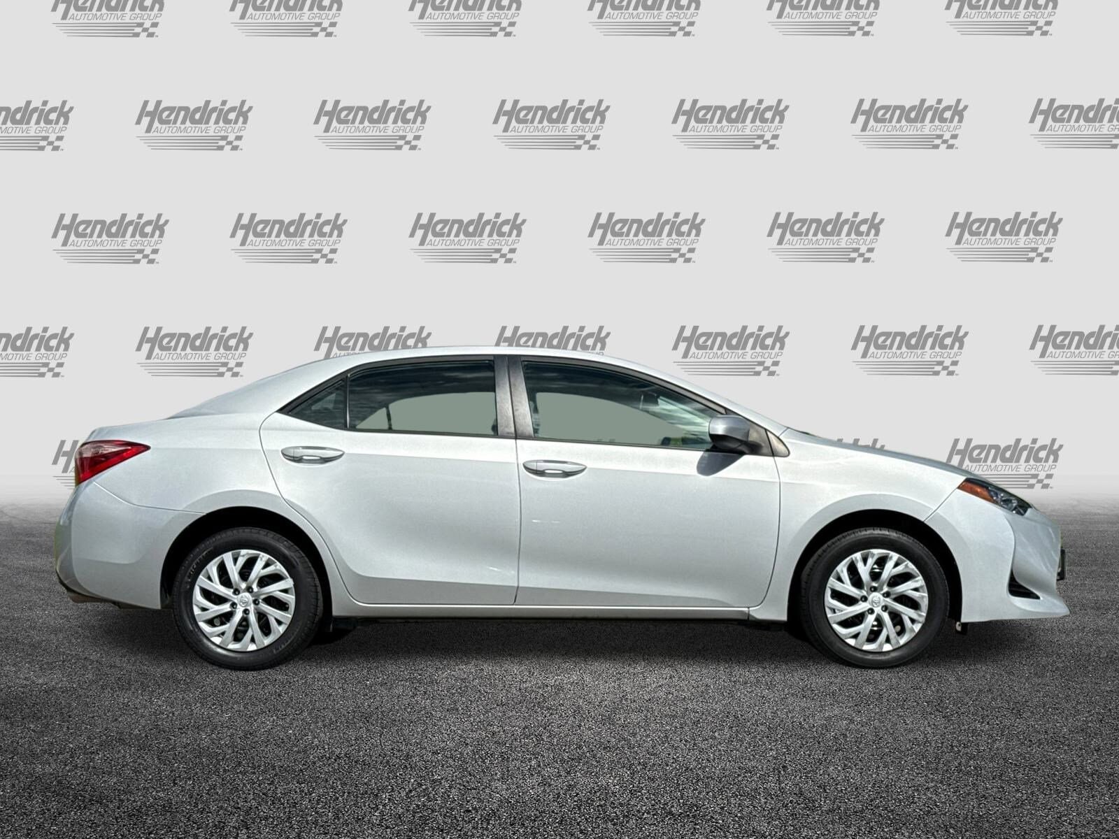 2017 Toyota Corolla LE photo 2