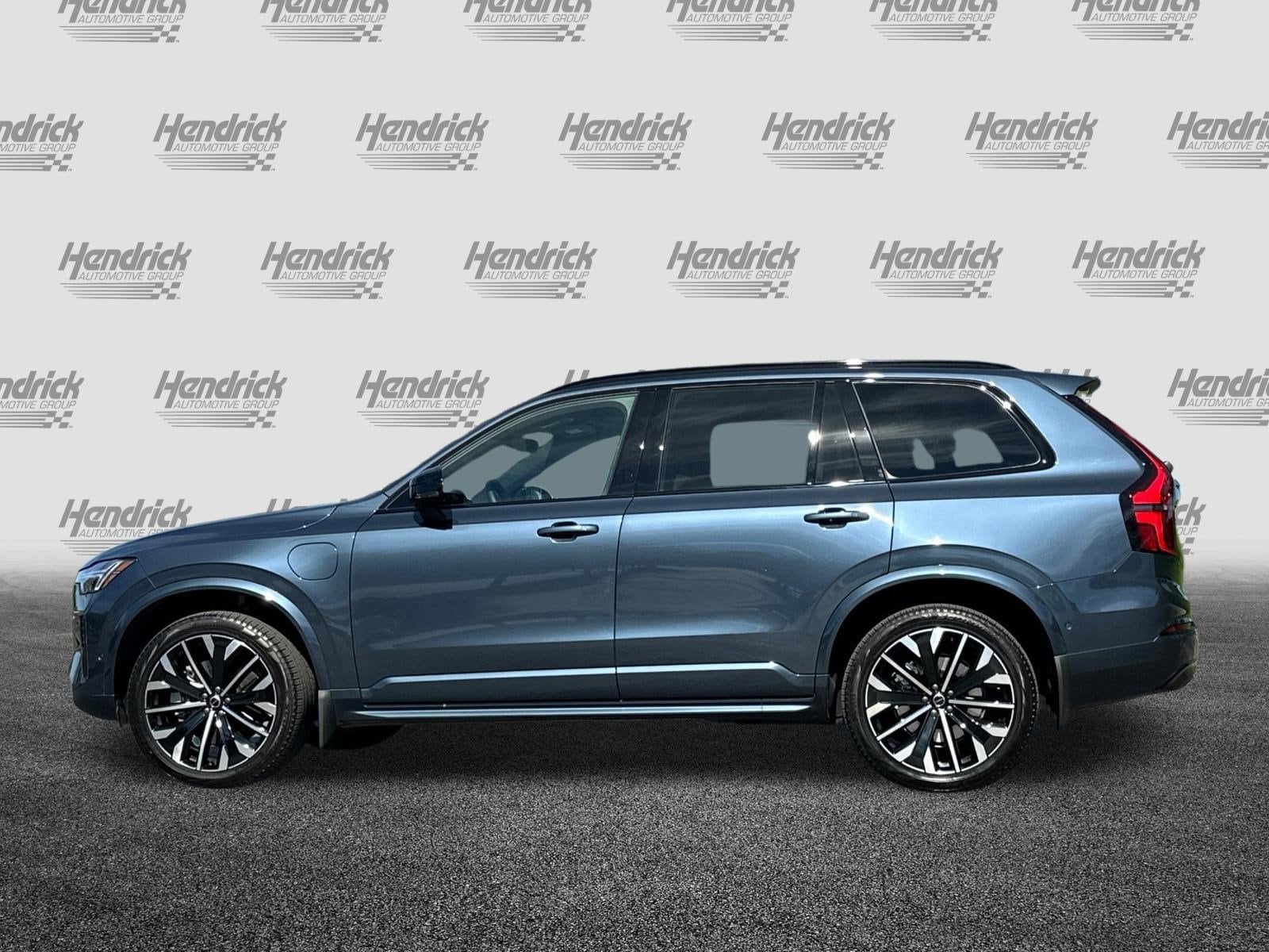 2026 Volvo XC90 Plug-In Hybrid Ultra Dark Theme photo 6