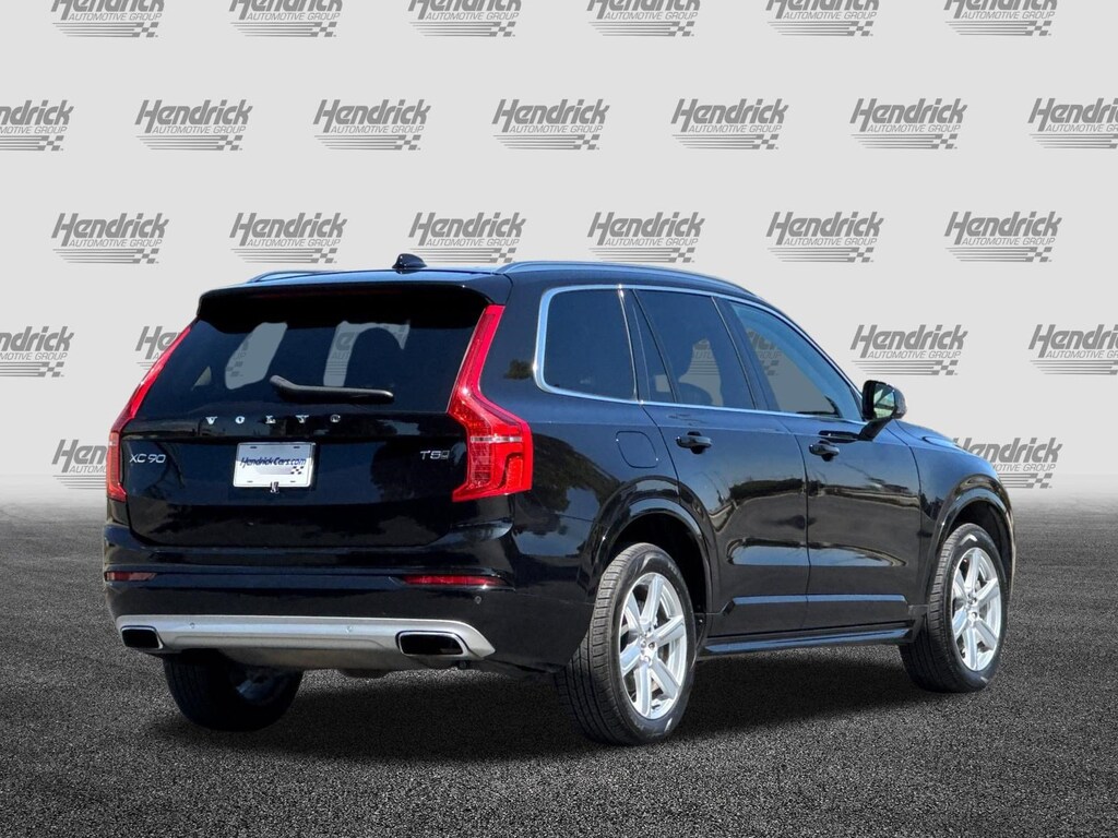 Used 2021 Volvo XC90 Momentum SUV