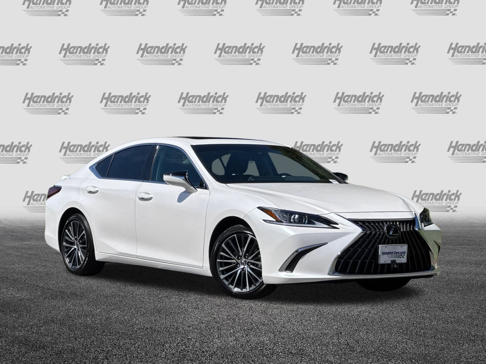 2025 Lexus ES 300h photo 2