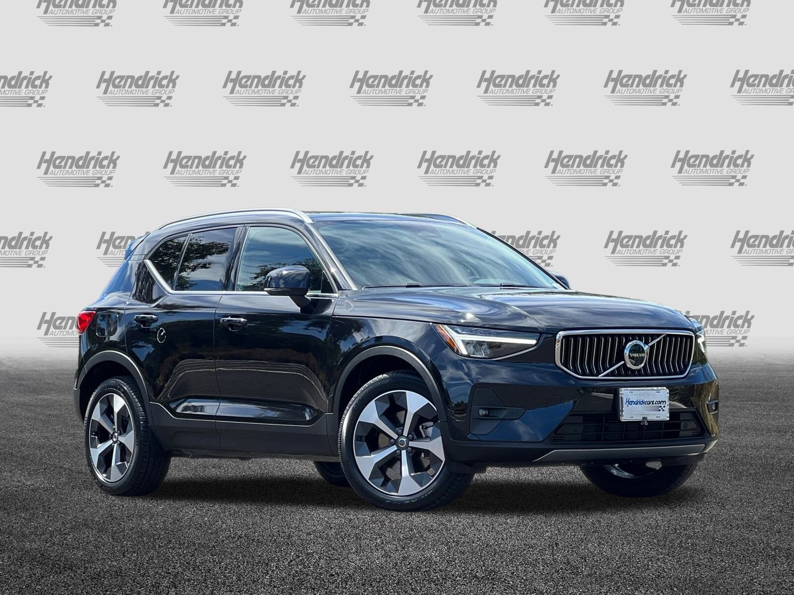 2025 Volvo XC40 Plus photo 2