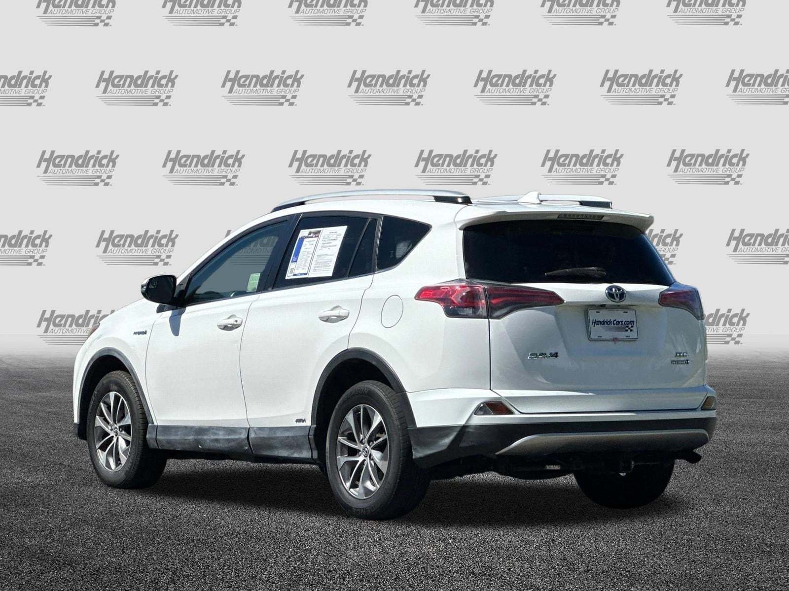 2016 Toyota RAV4 Hybrid XLE photo 5