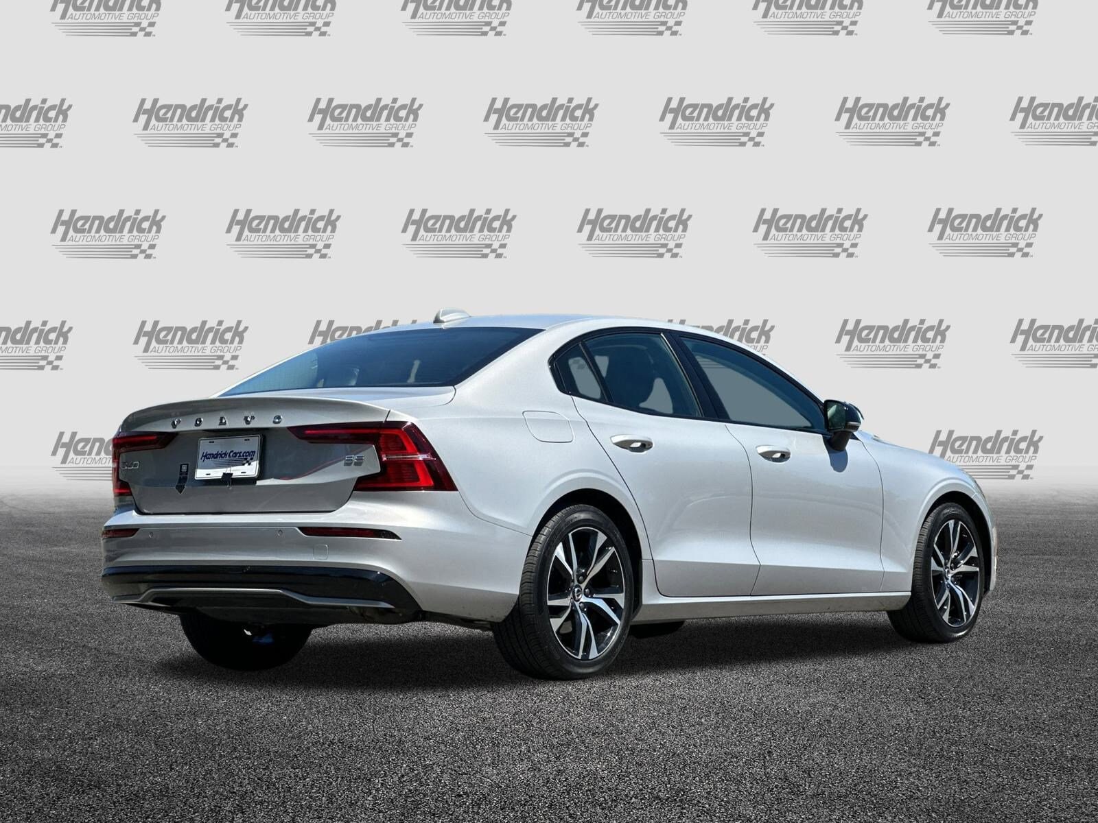 2025 Volvo S60 Core photo 4