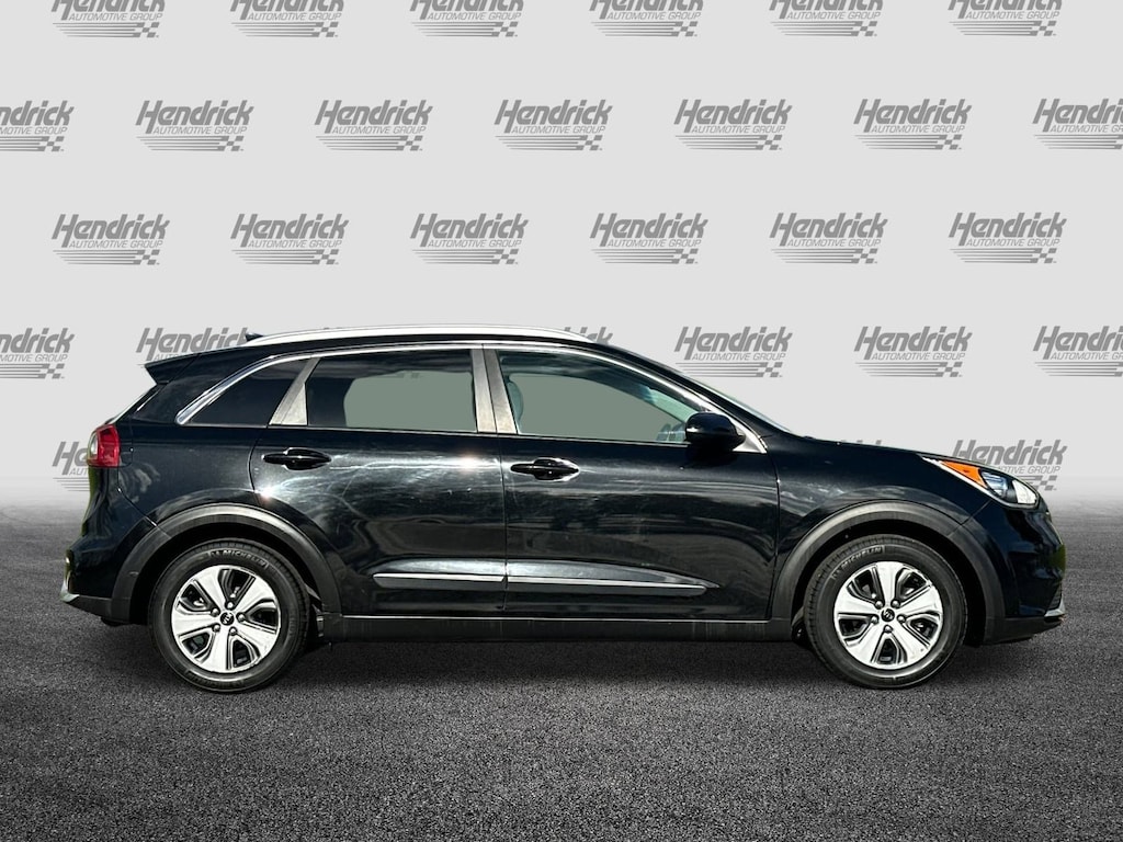 Used 2017 Kia Niro LX SUV