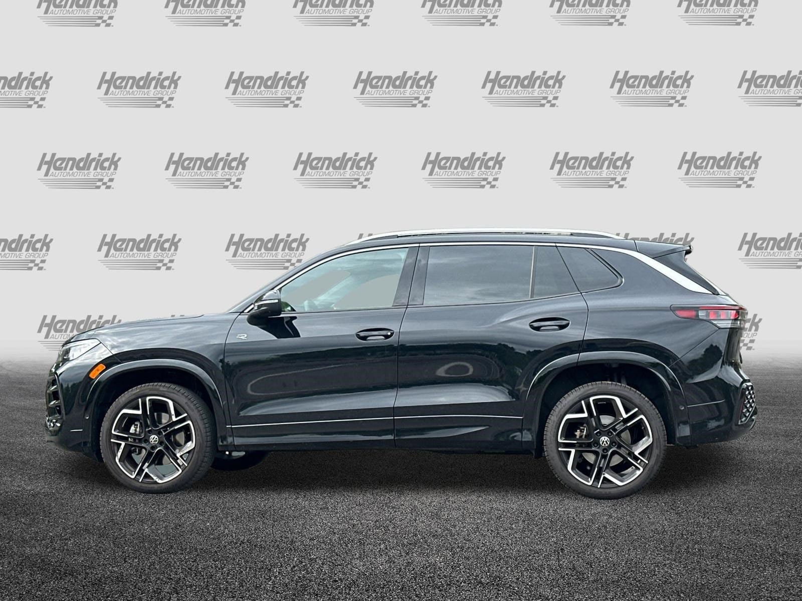 2026 Volkswagen Tiguan SEL R-Line Turbo photo 6