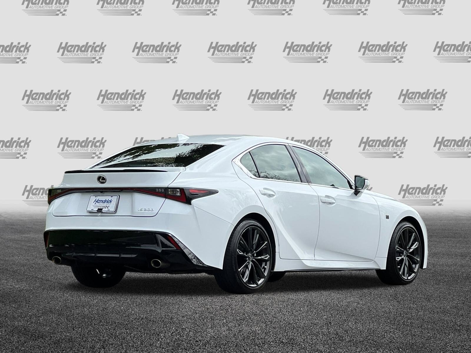 2024 Lexus IS 300 F SPORT photo 4