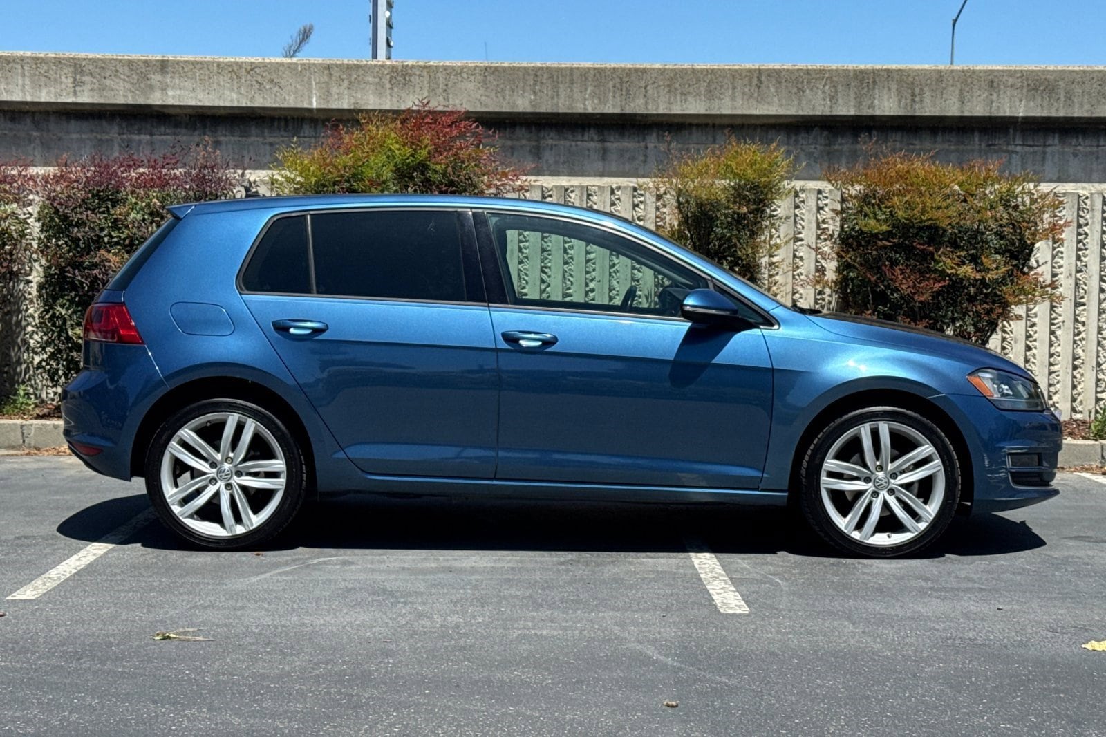 2015 Volkswagen Golf TSI S photo 2