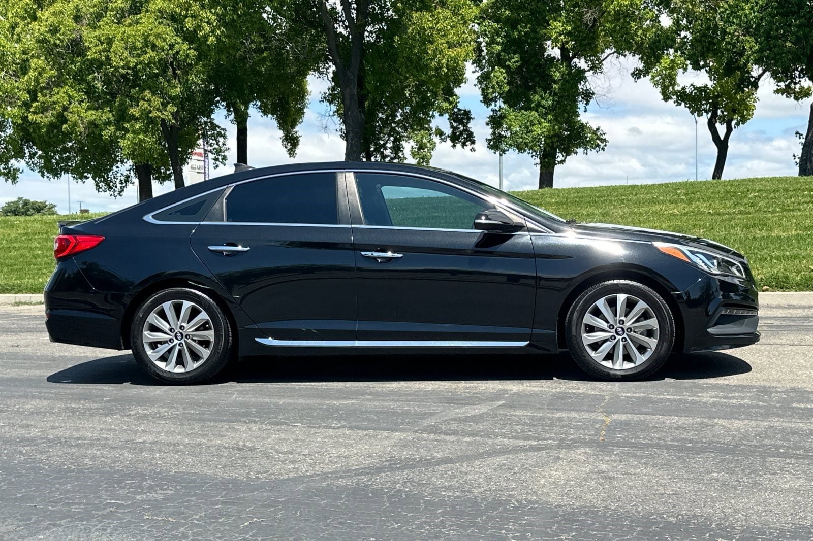 2016 Hyundai Sonata 2.4L Sport photo 2