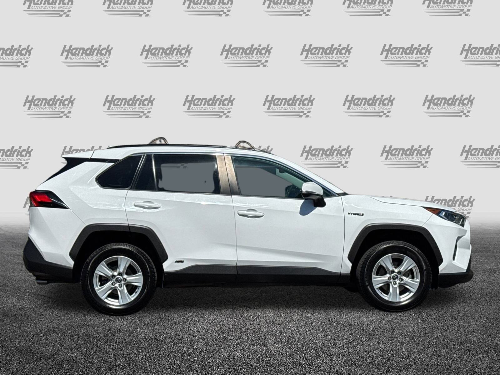 2020 Toyota RAV4 Hybrid XLE photo 2