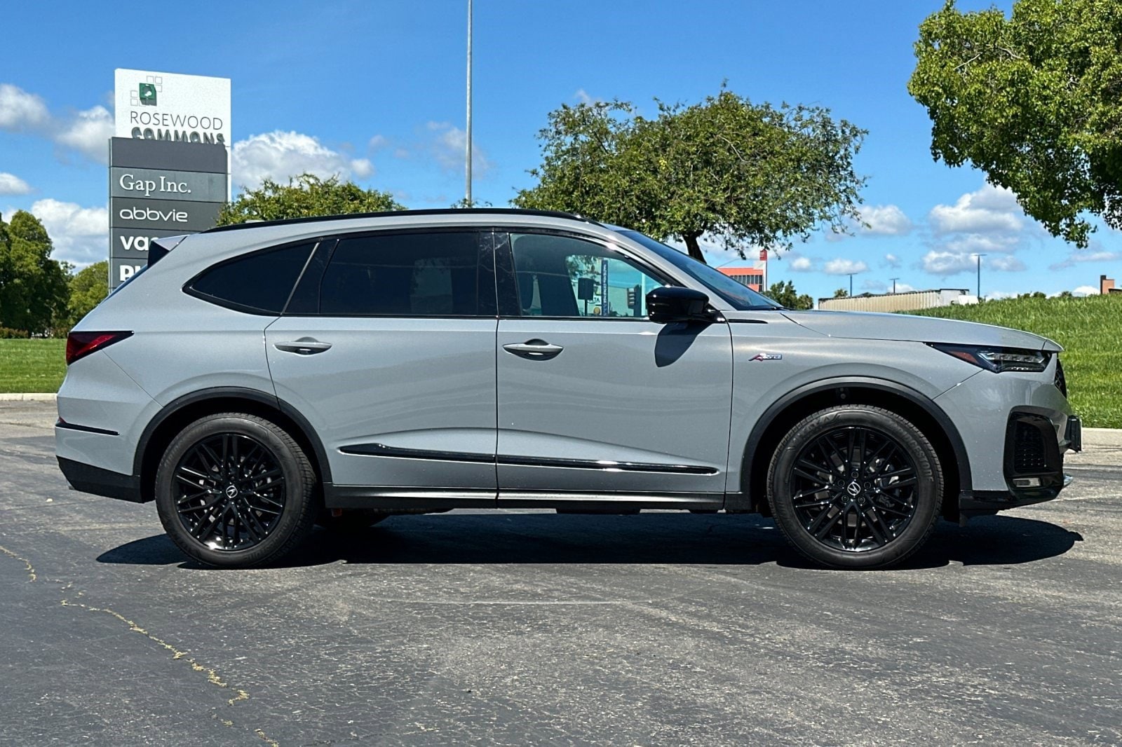 2026 Acura MDX SH-AWD w/A-Spec Advance Package photo 2