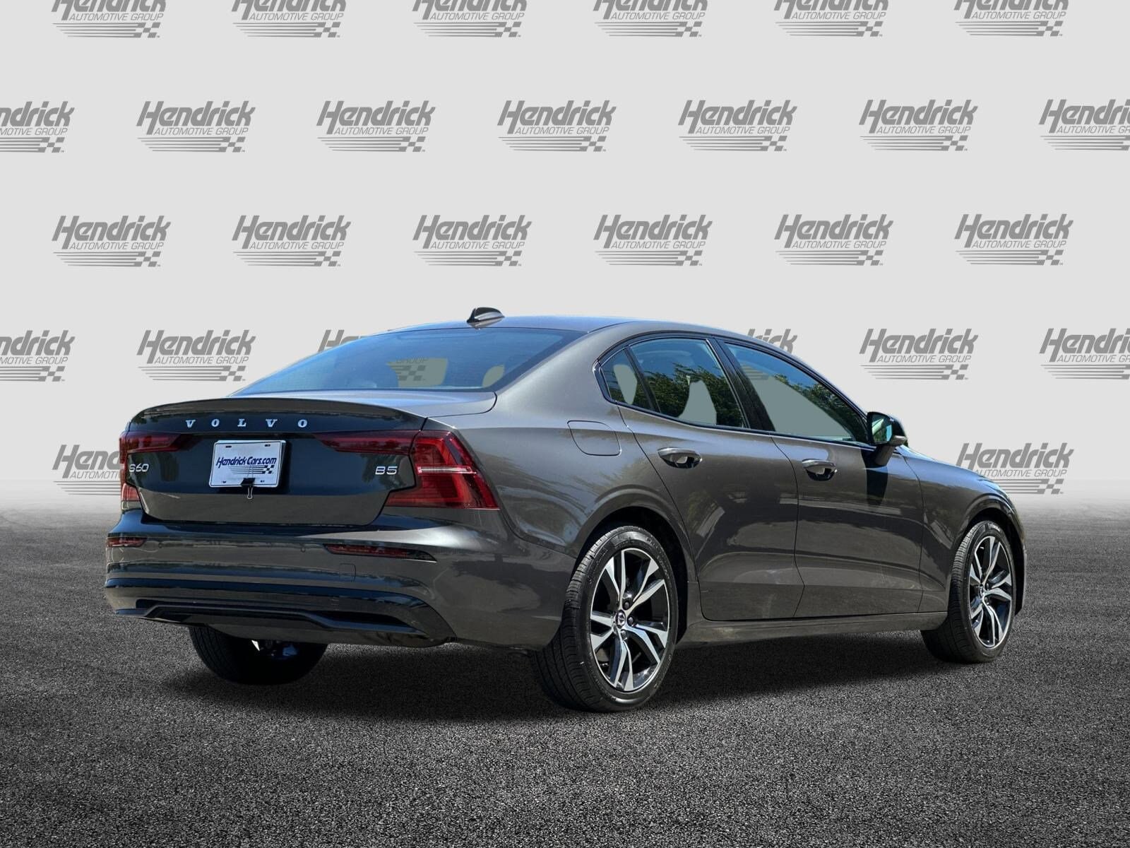2025 Volvo S60 Core photo 3