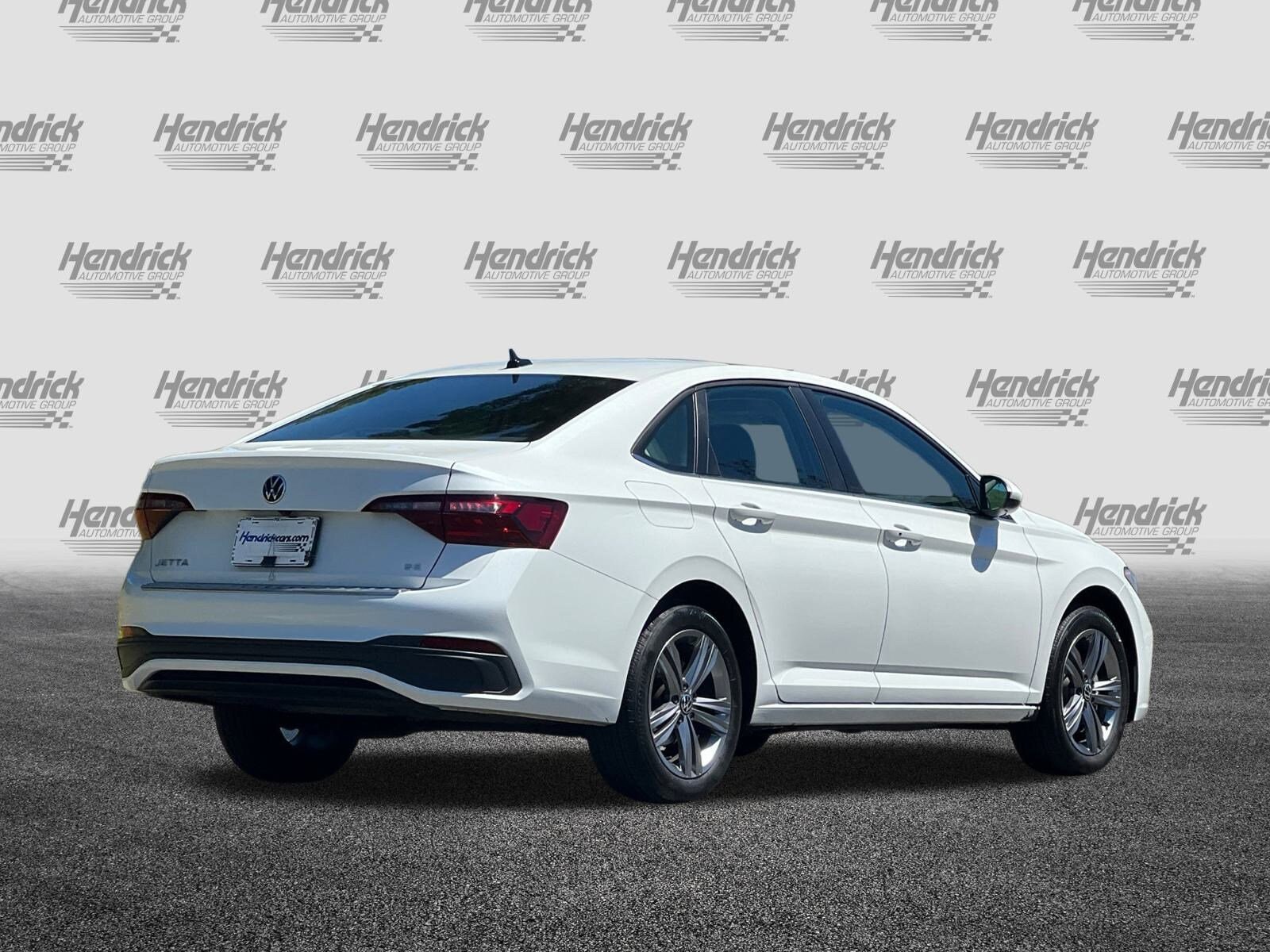 2023 Volkswagen Jetta SE photo 3