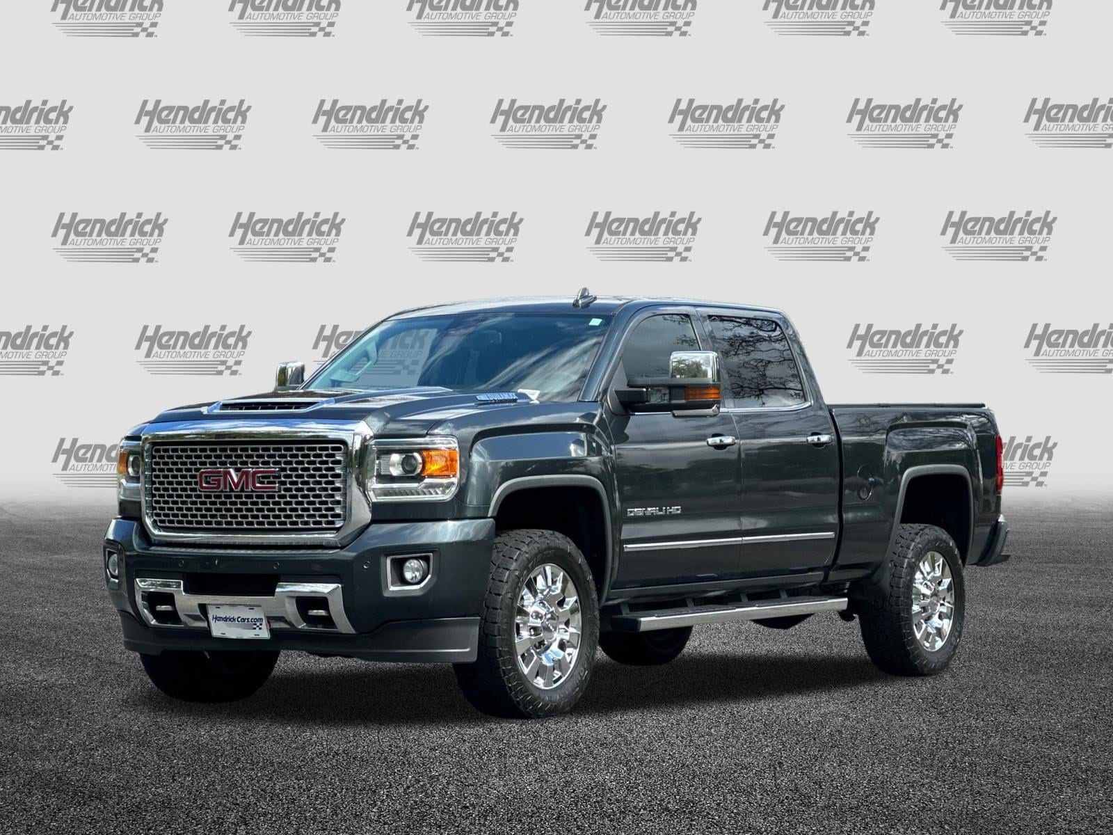 2017 GMC Sierra 2500HD Denali photo 3