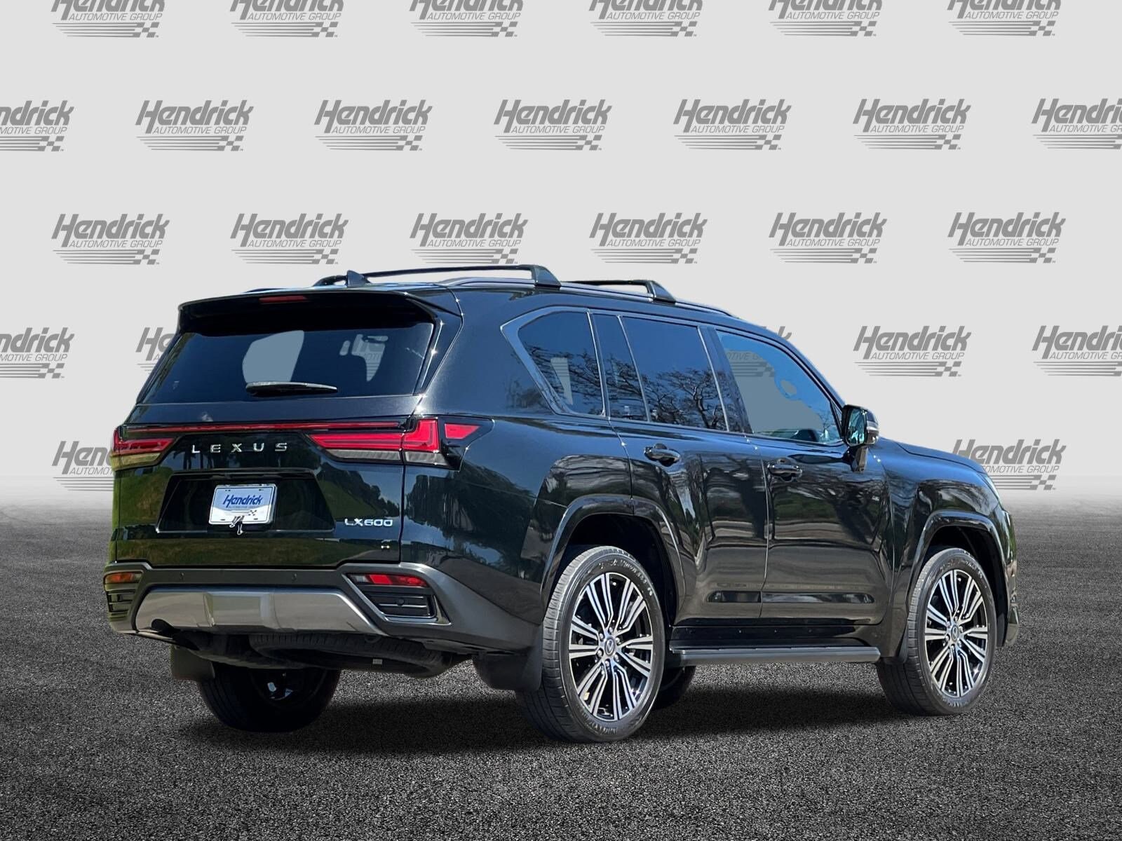 2022 Lexus LX 600 Luxury photo 4