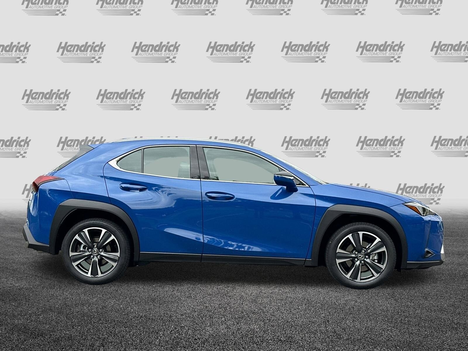 2025 Lexus UX photo 3