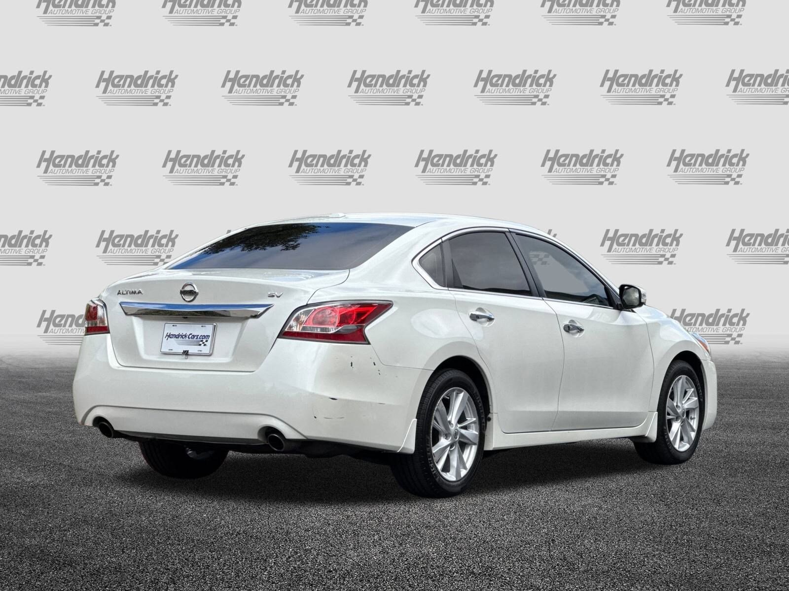 2015 Nissan Altima 2.5 SV photo 2