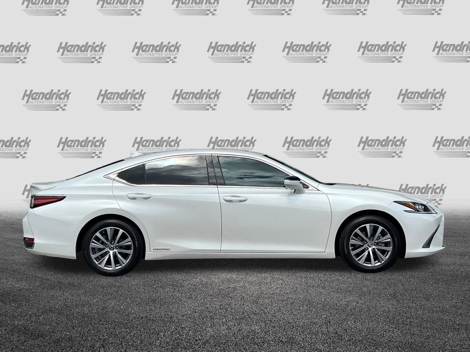 2021 Lexus ES 300h photo 3