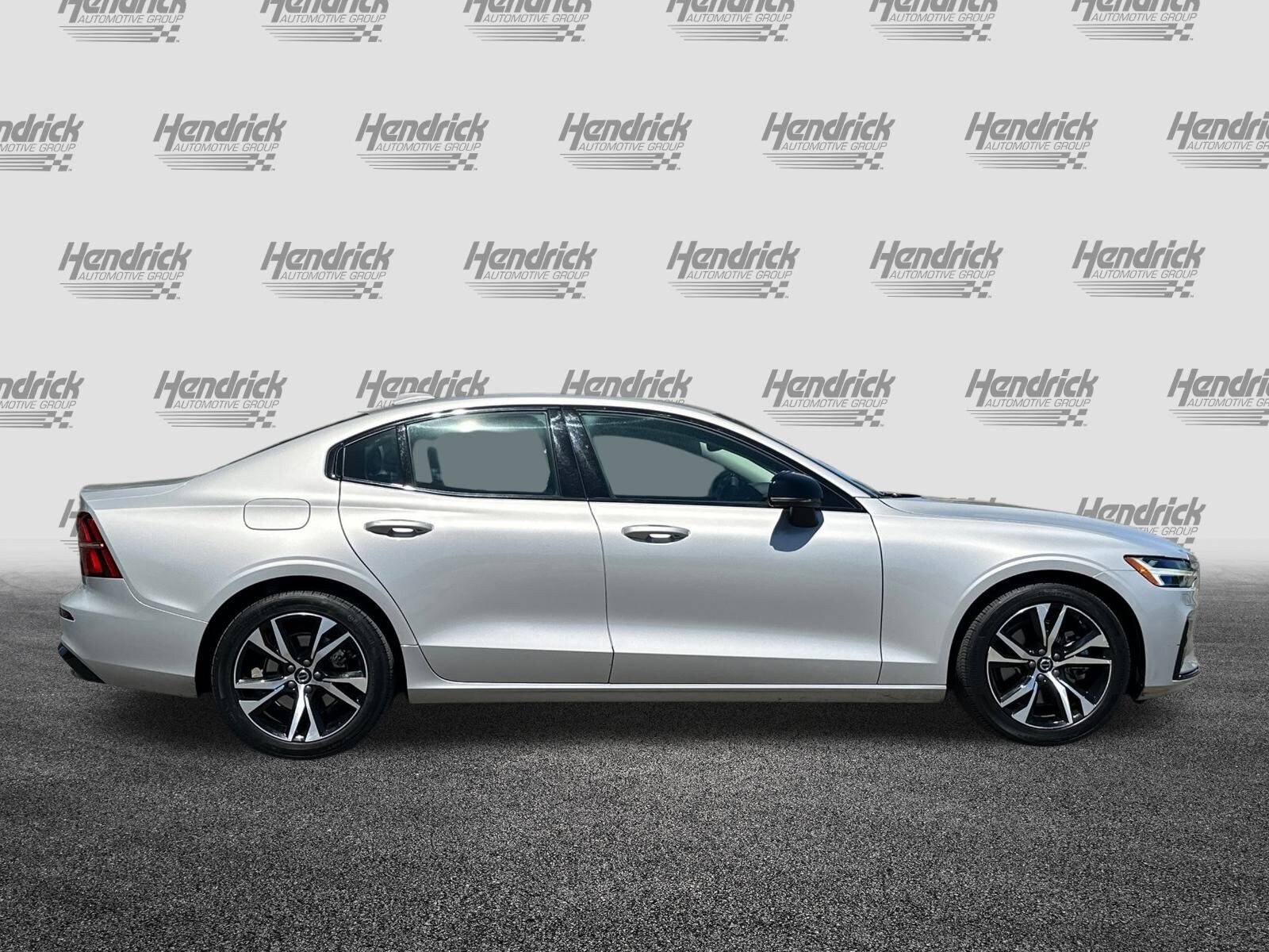 2025 Volvo S60 Core photo 3