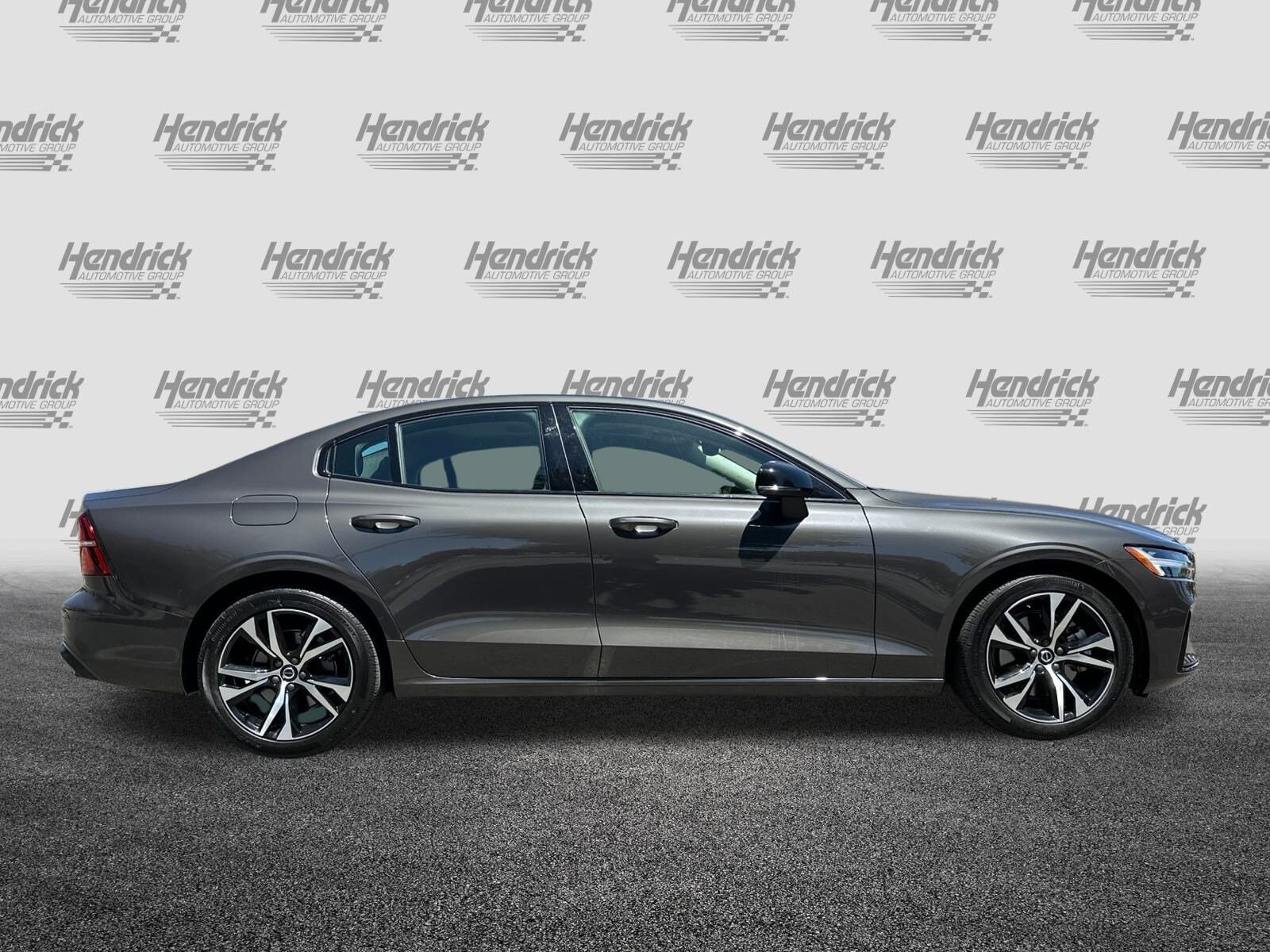 2025 Volvo S60 Core photo 2