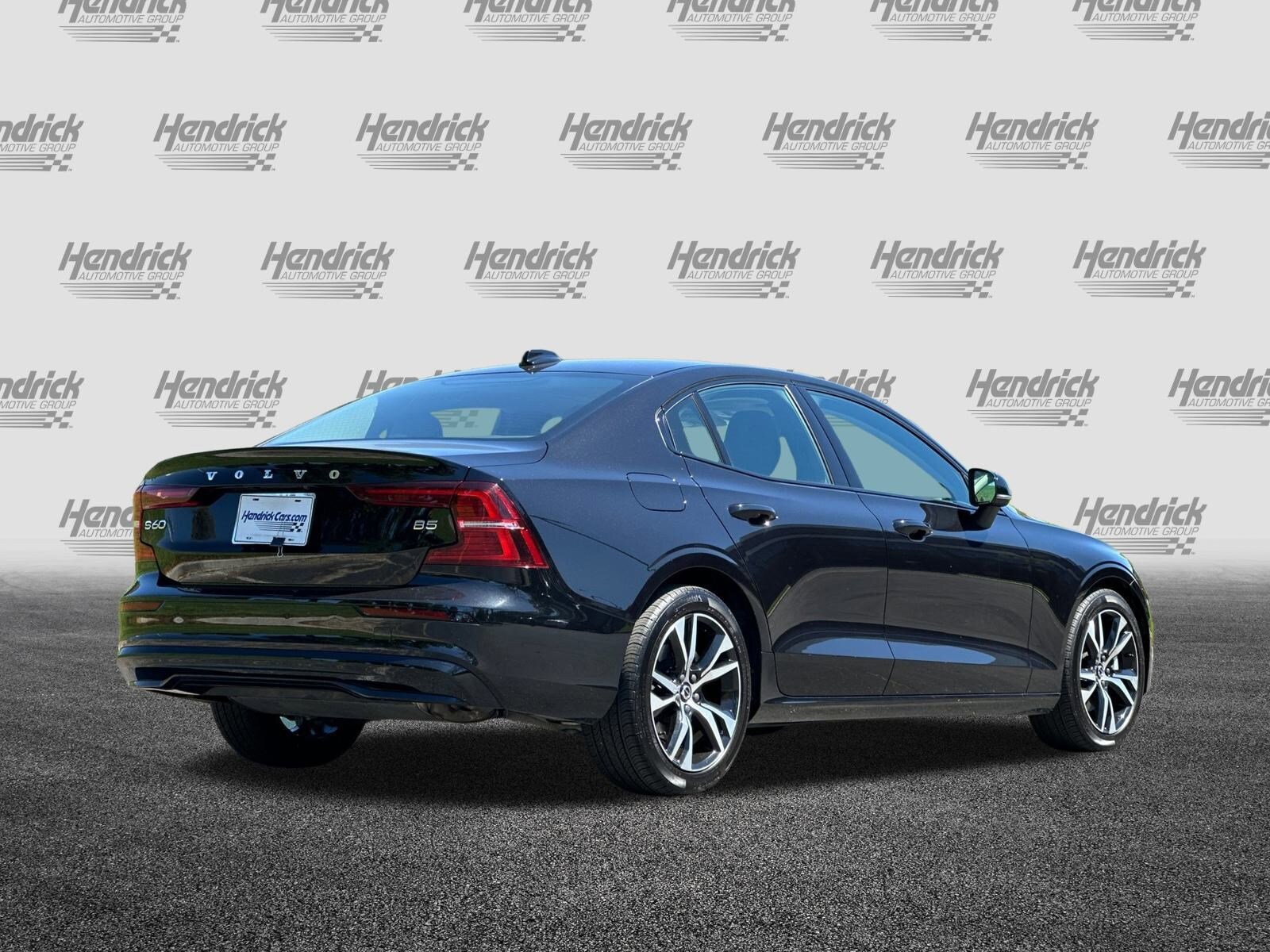 2025 Volvo S60 Core photo 3