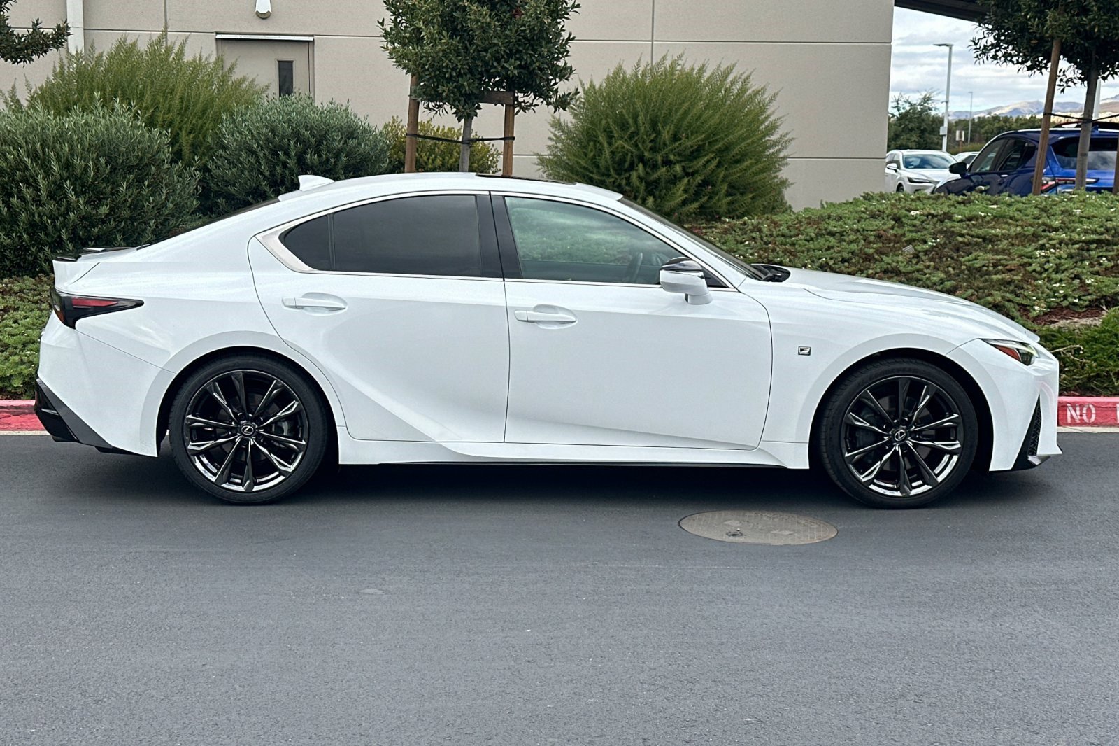 2023 Lexus IS 350 F SPORT photo 3