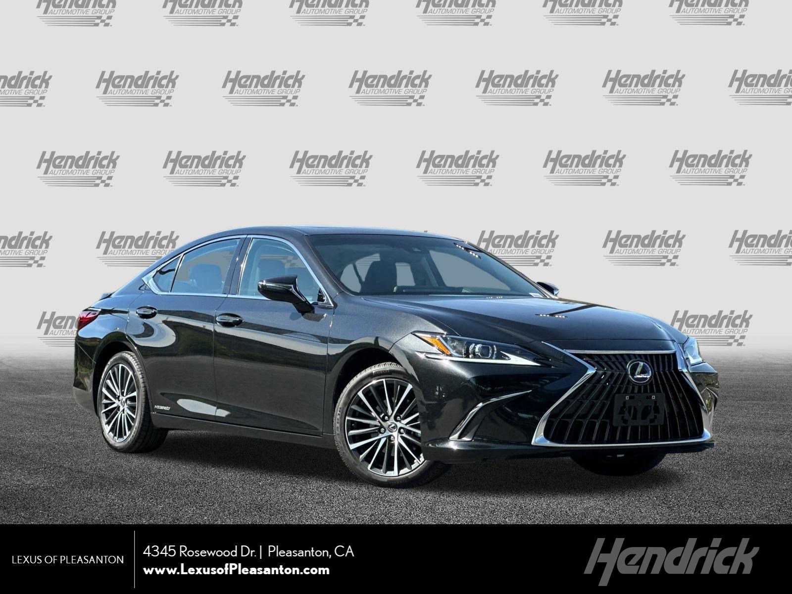 2022 Lexus ES 300h 300h's photo