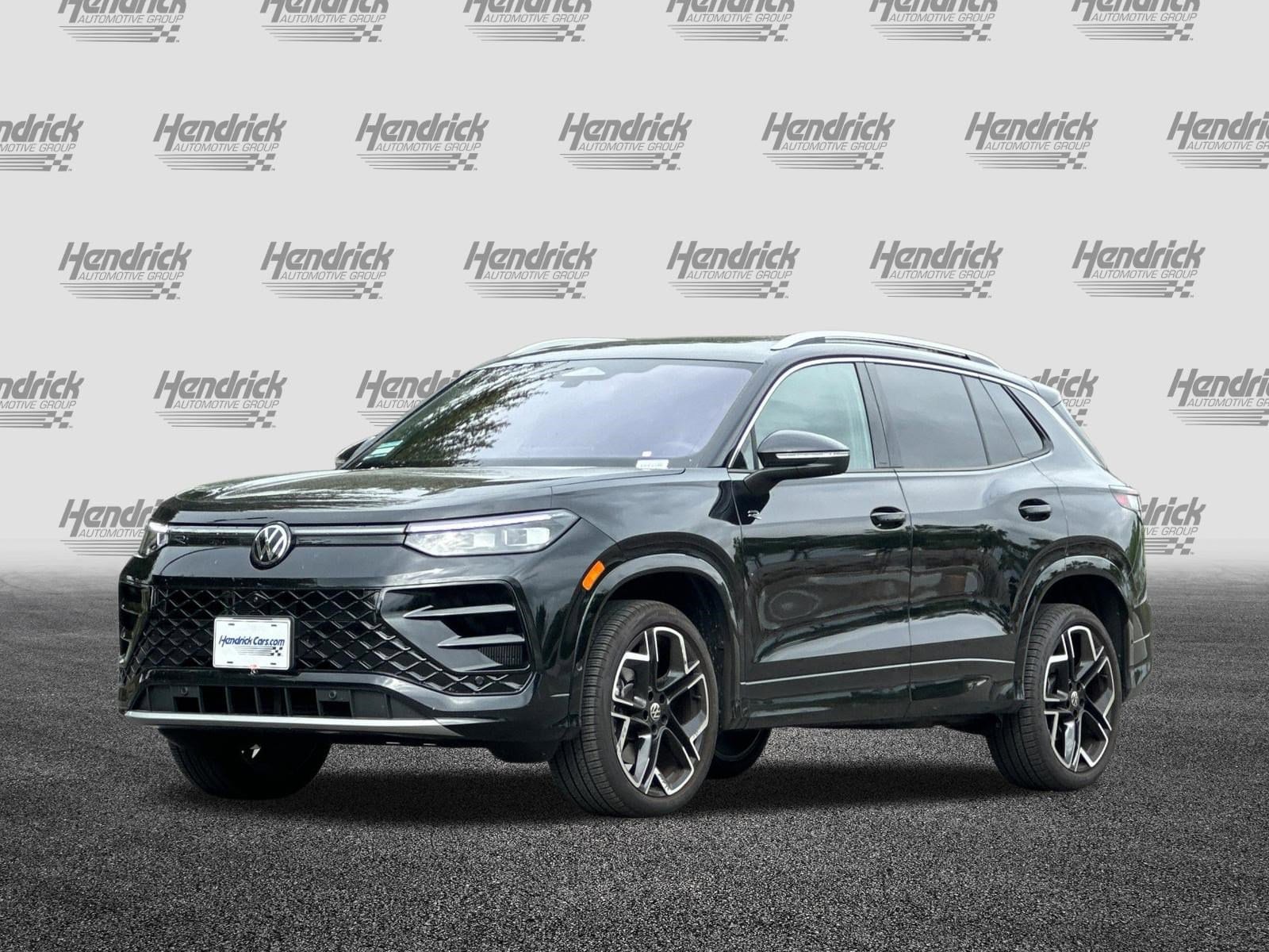 2026 Volkswagen Tiguan SEL R-Line Turbo photo 3