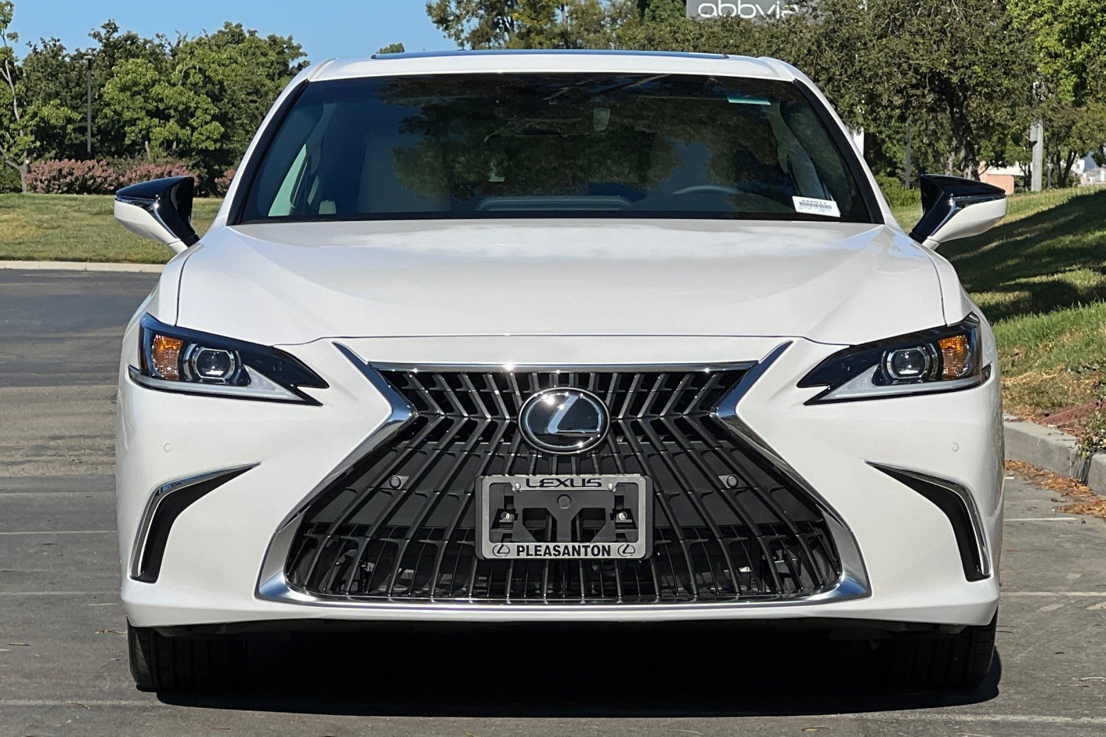 2025 Lexus ES 300h photo 3