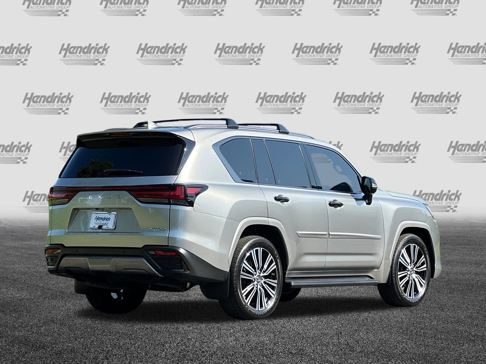 2023 Lexus LX 600 Luxury photo 4