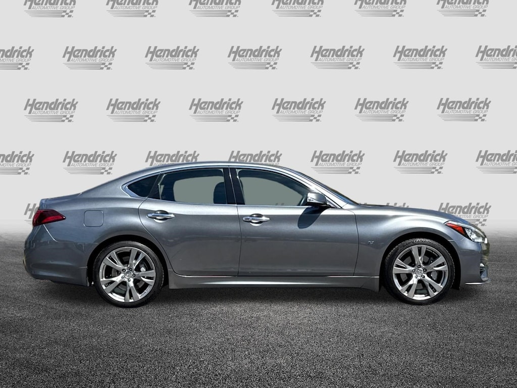 Used 2016 INFINITI Q70 Sedan