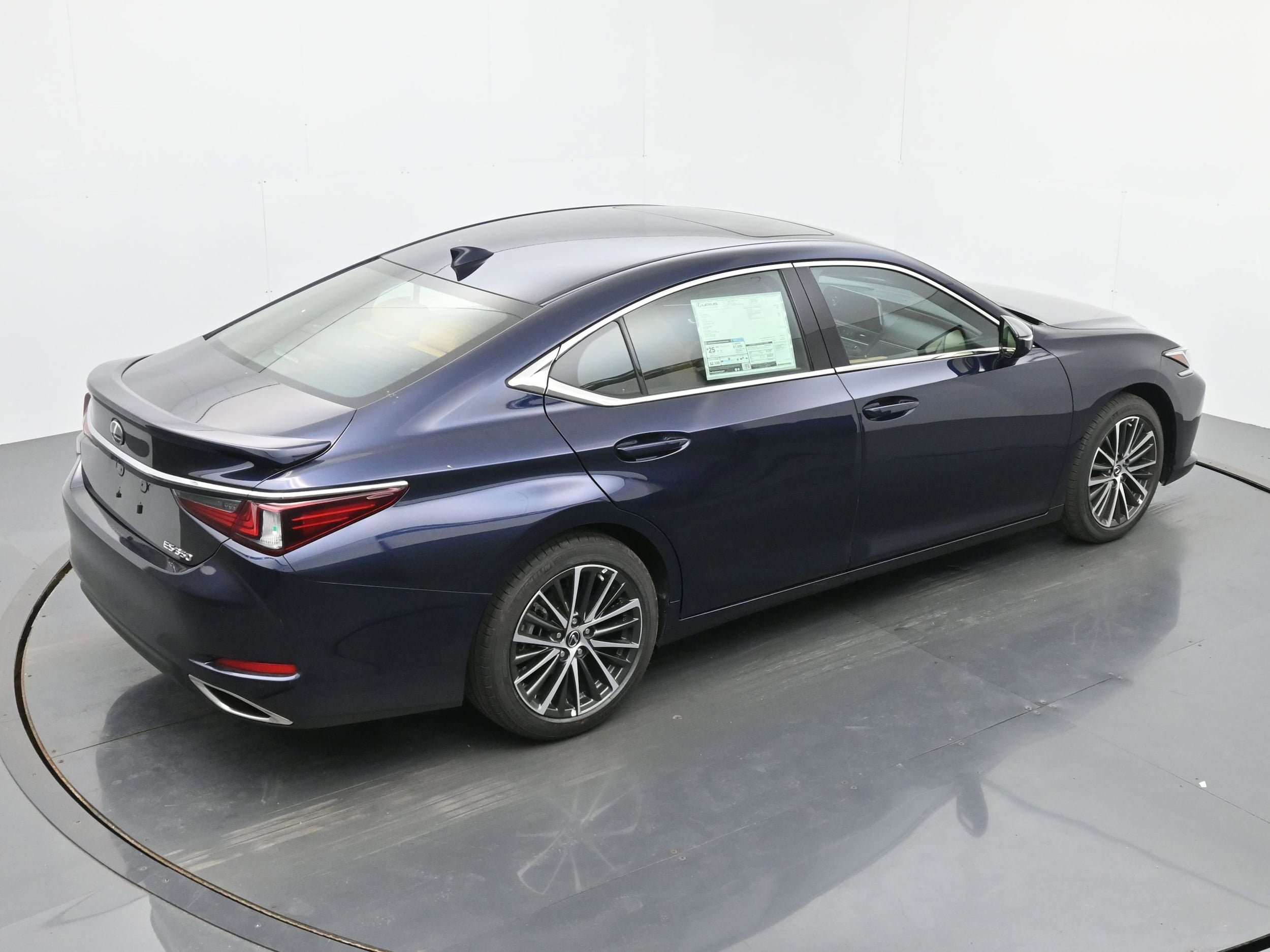 2025 Lexus ES 350 - Photo 27