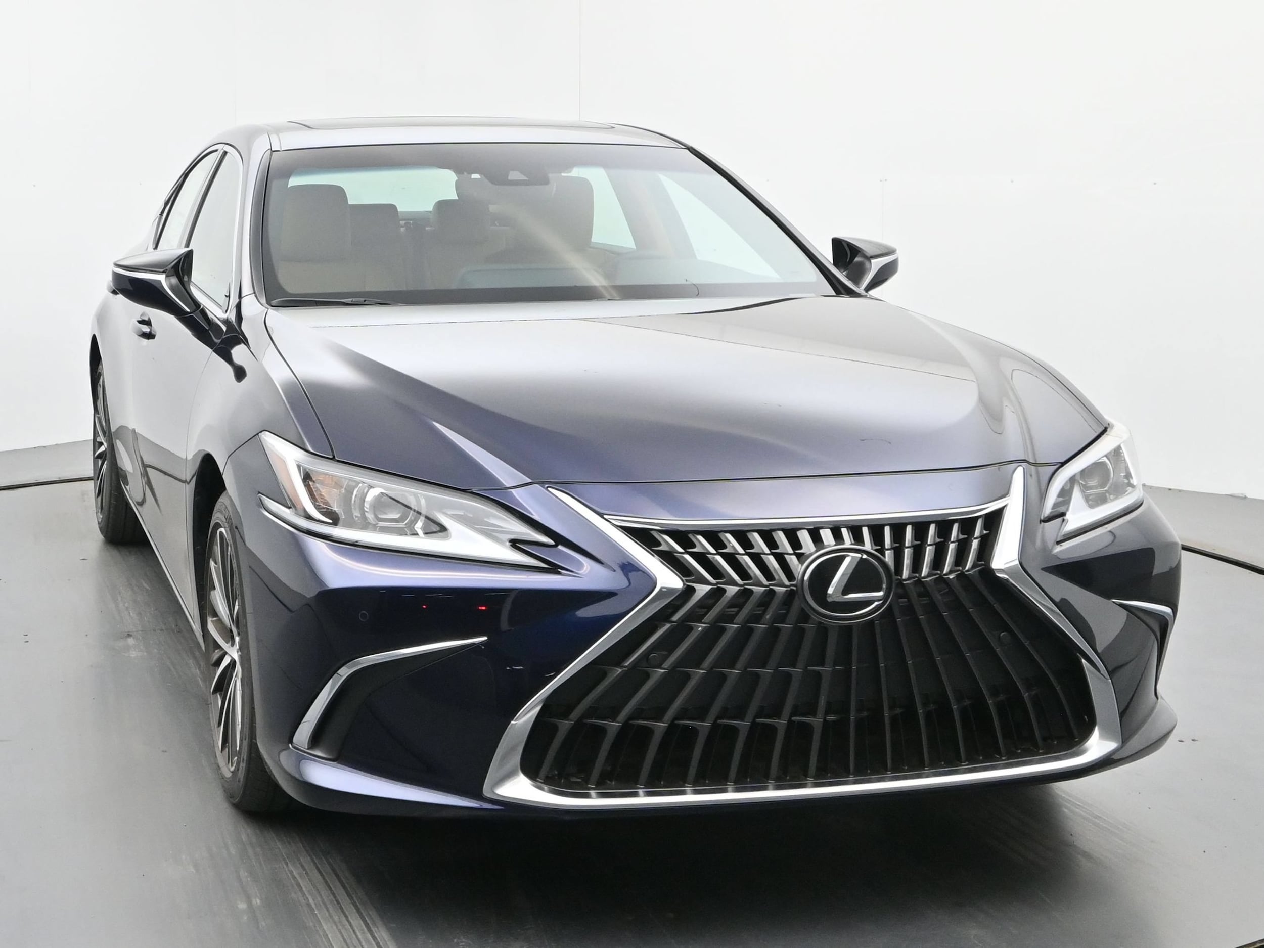 2025 Lexus ES 350 - Photo 8