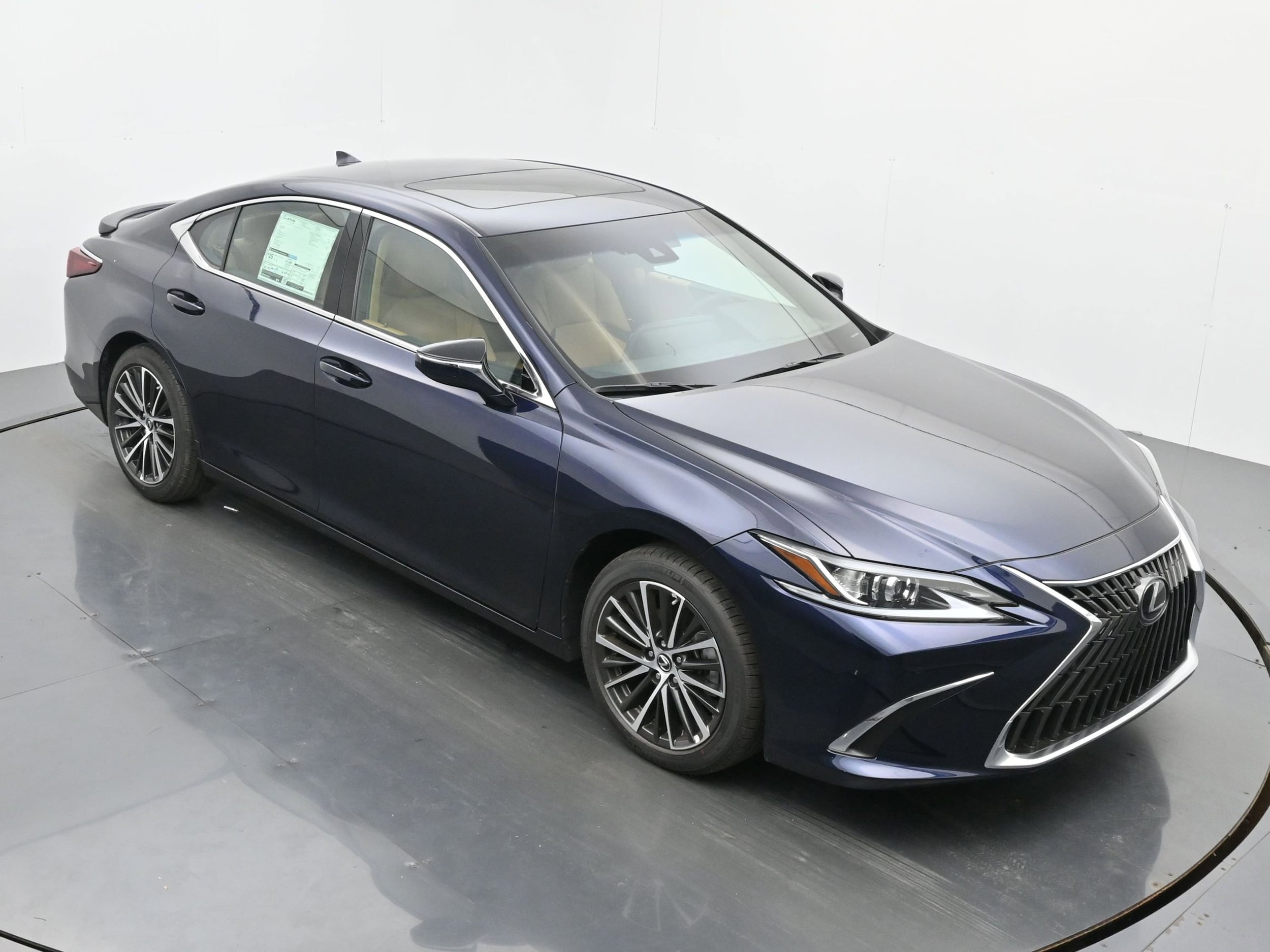 2025 Lexus ES 350 - Photo 29