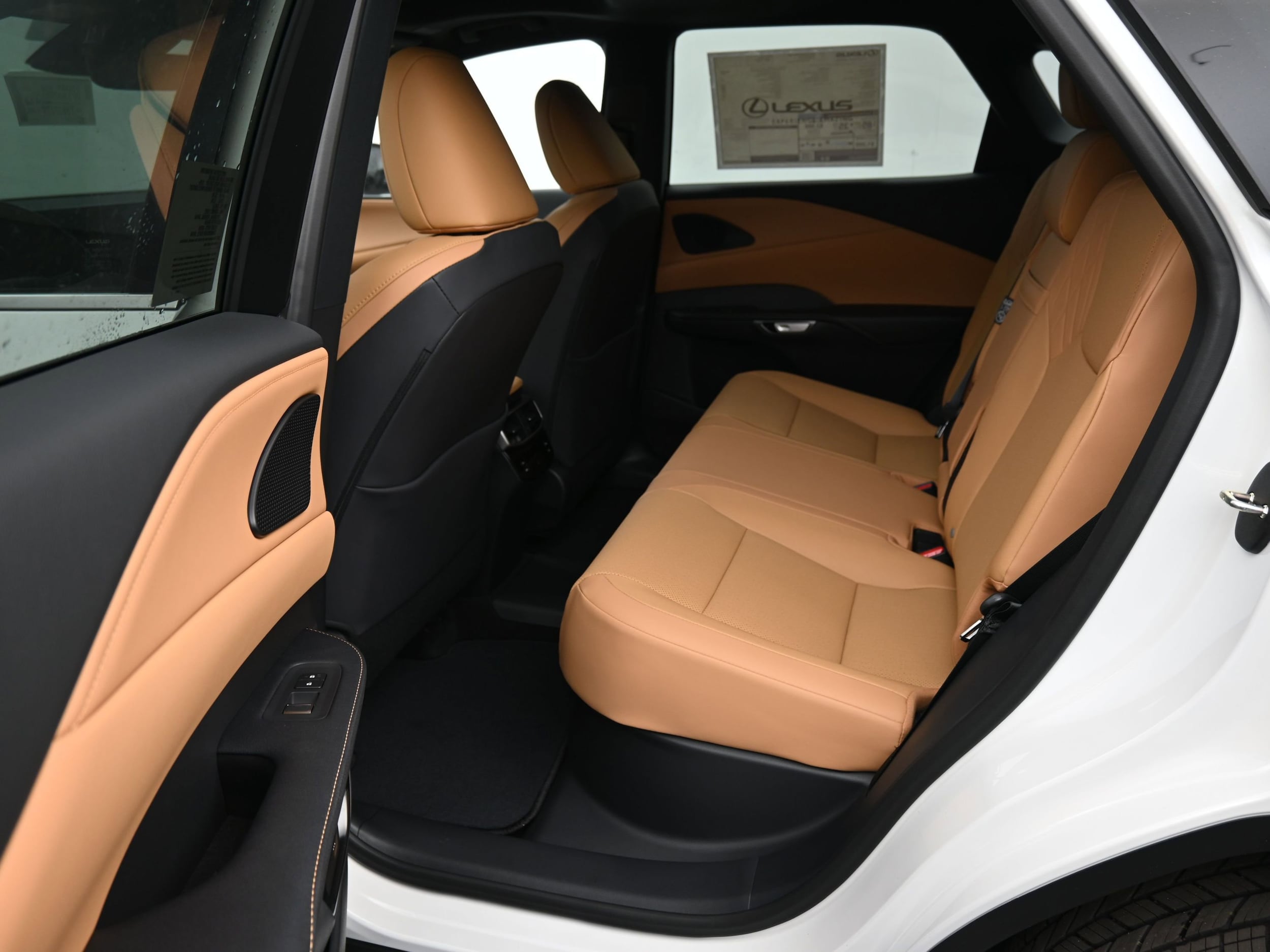 2026 Lexus RX 450h+ Premium - Photo 10