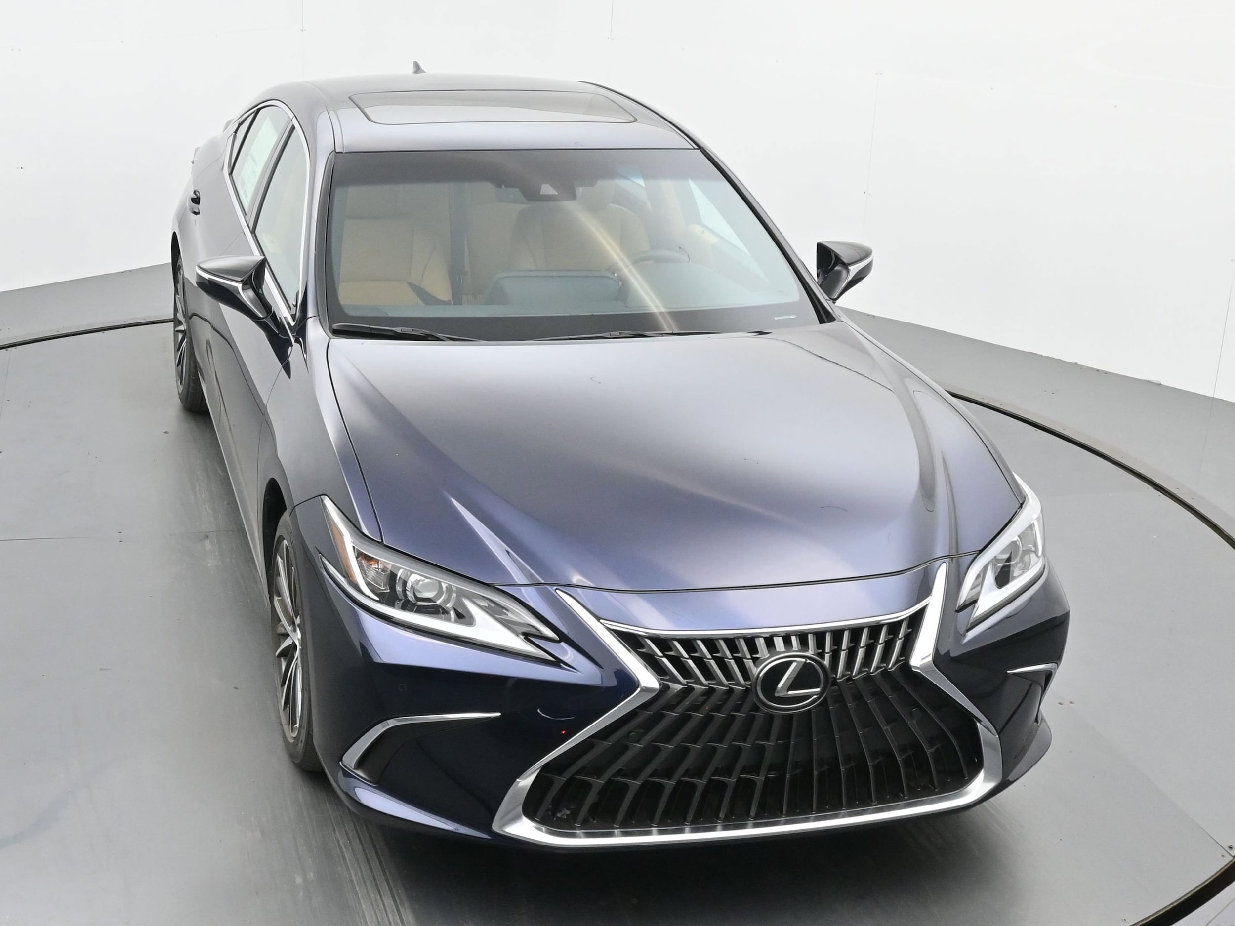 2025 Lexus ES 350 - Photo 30