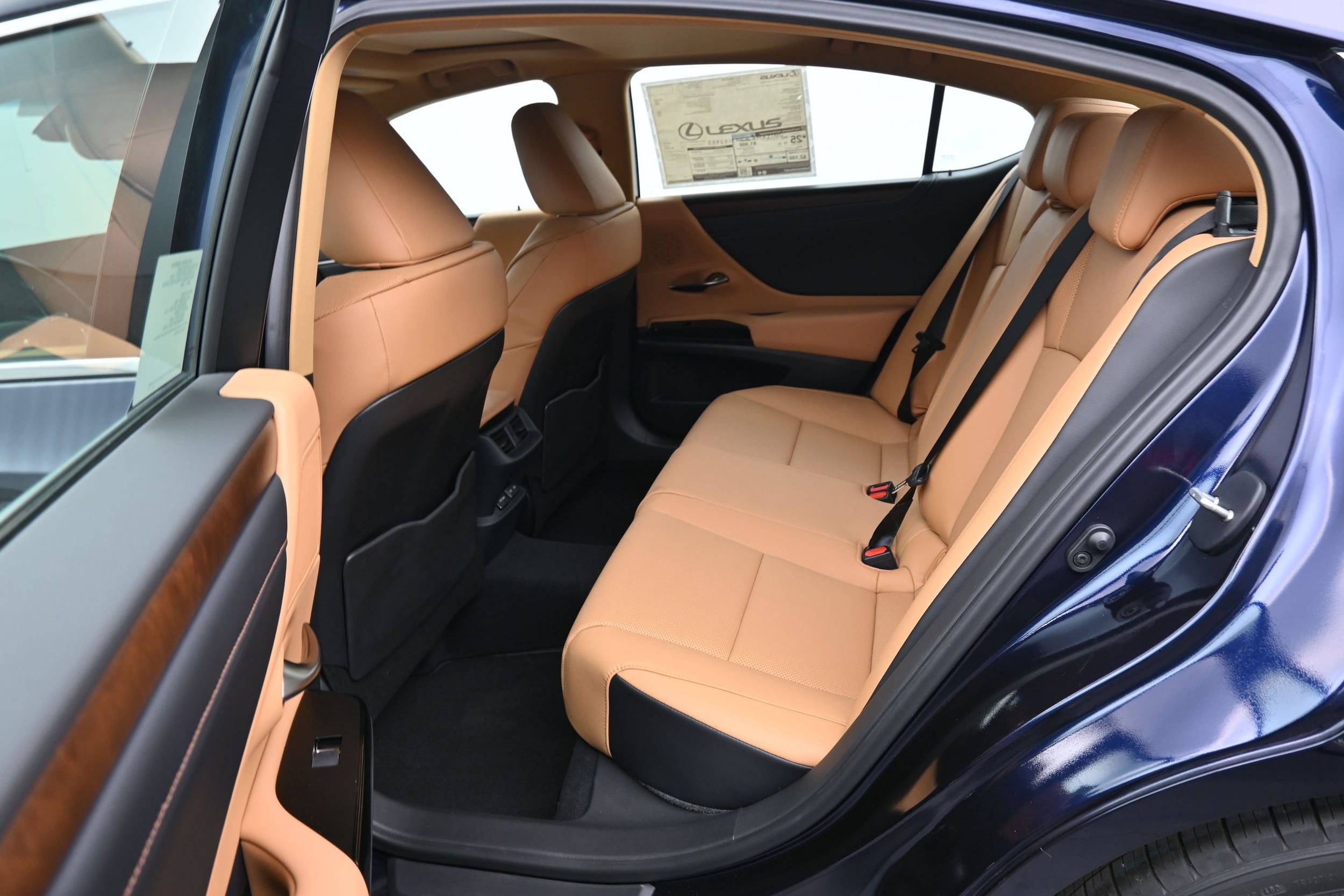 2025 Lexus ES 350 - Photo 10