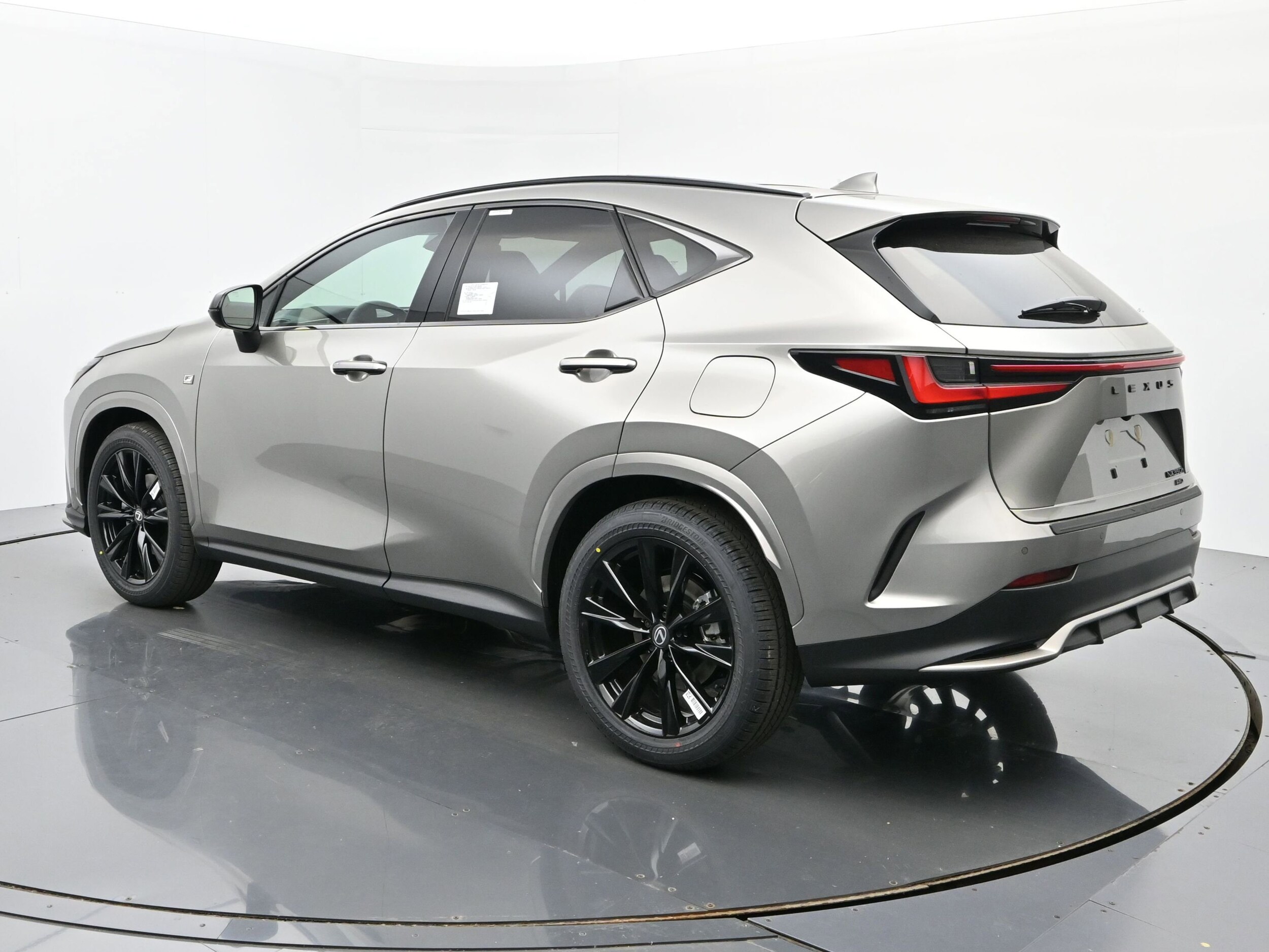 2026 Lexus NX 350h F SPORT Handling photo 3