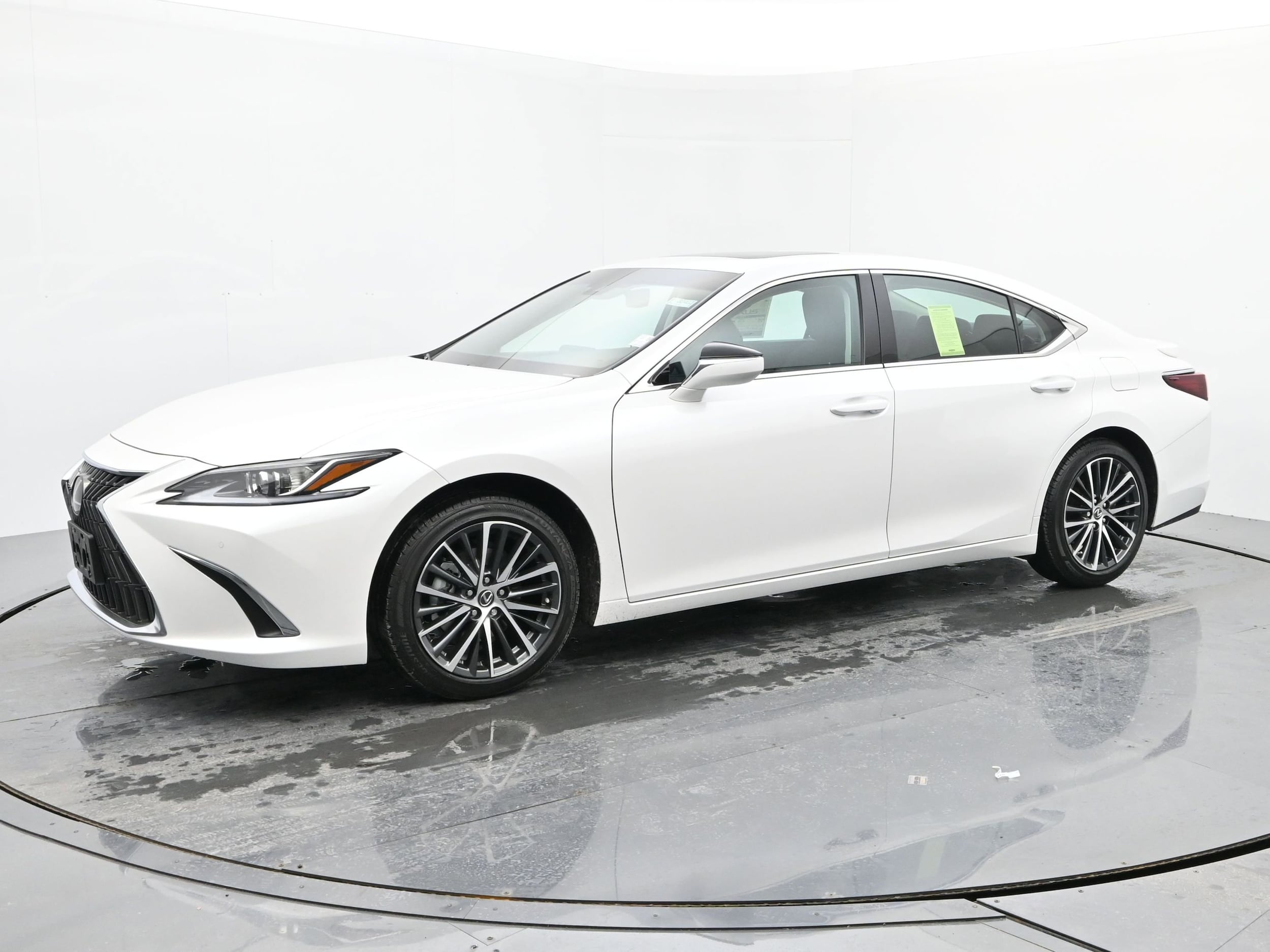 2025 Lexus ES 350's photo