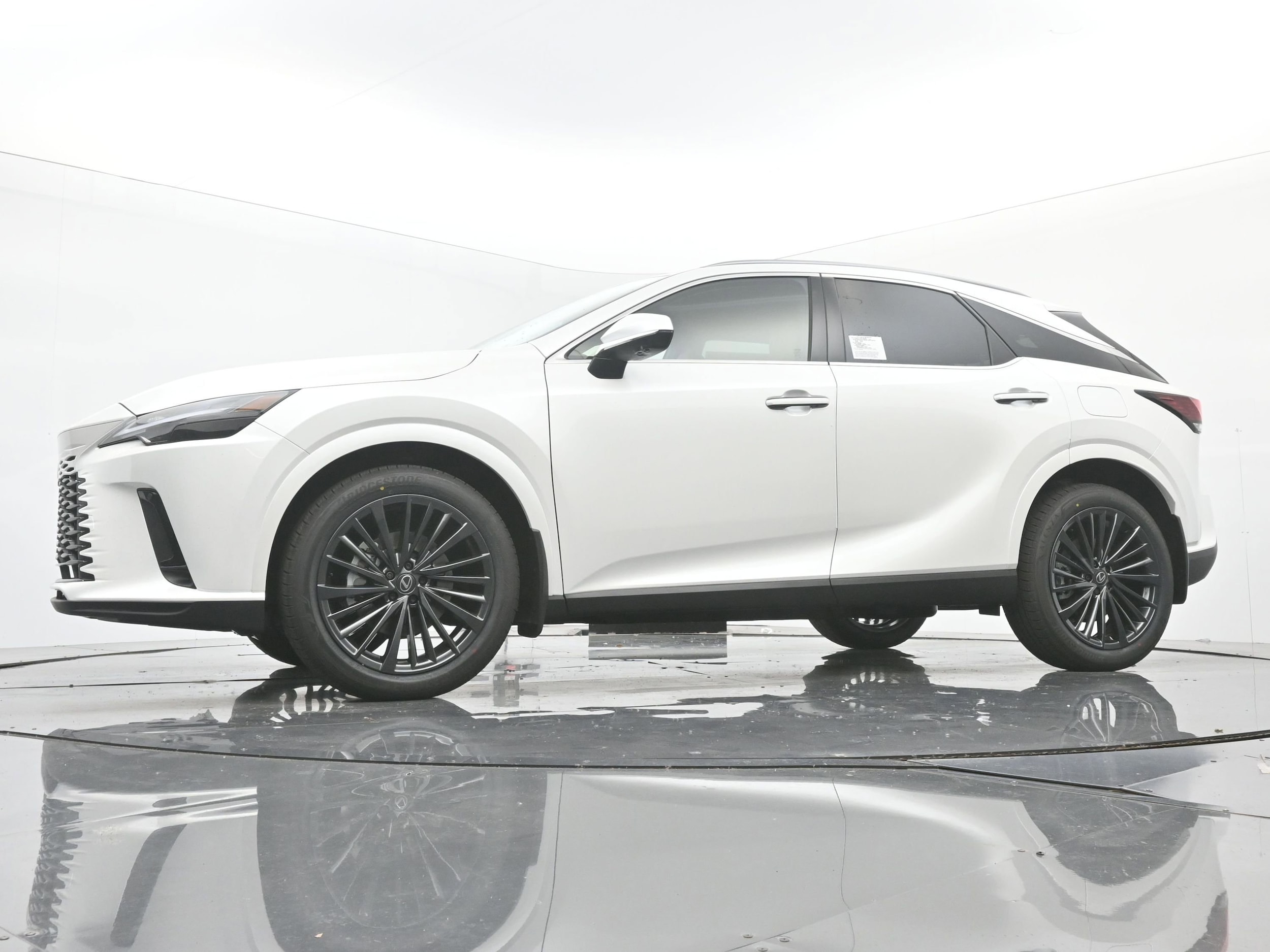 2026 Lexus RX 450h+ Premium - Photo 16