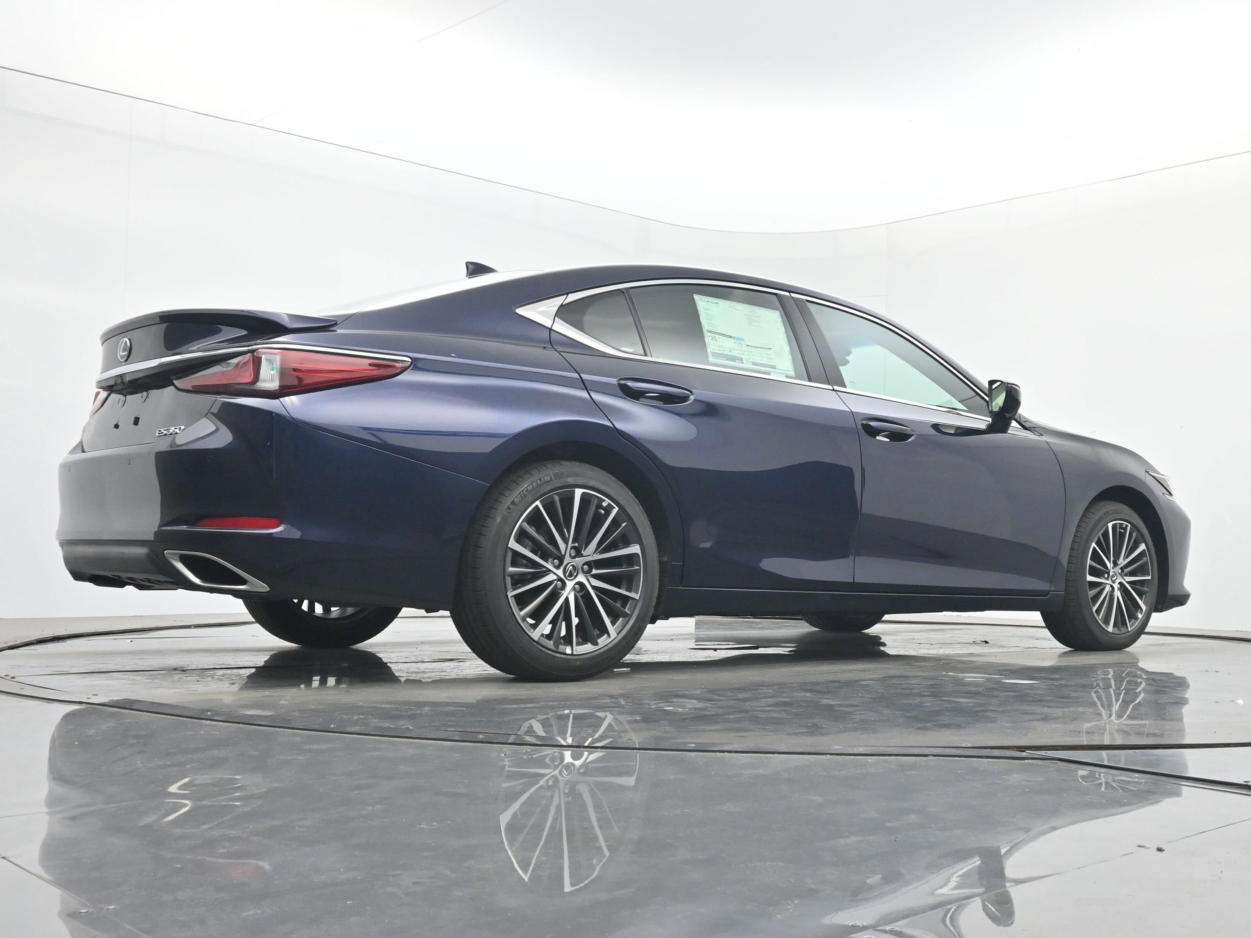 2025 Lexus ES 350 - Photo 19