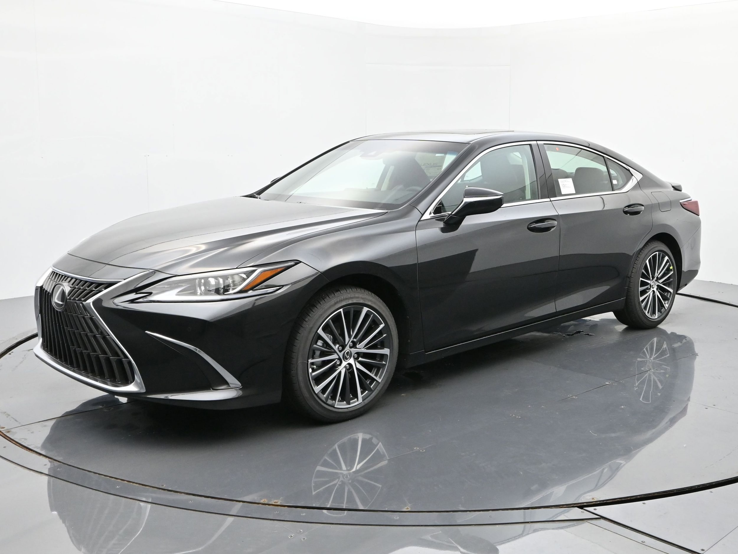 2025 Lexus ES Hybrid 300h's photo