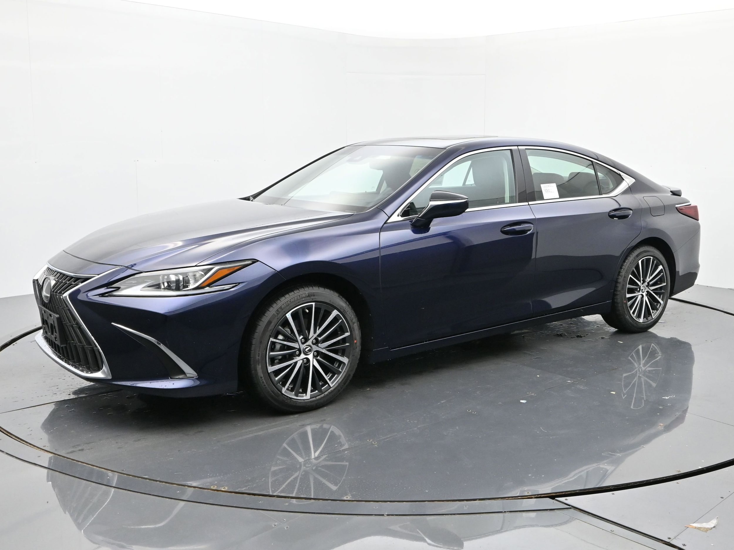2025 Lexus ES 350's photo