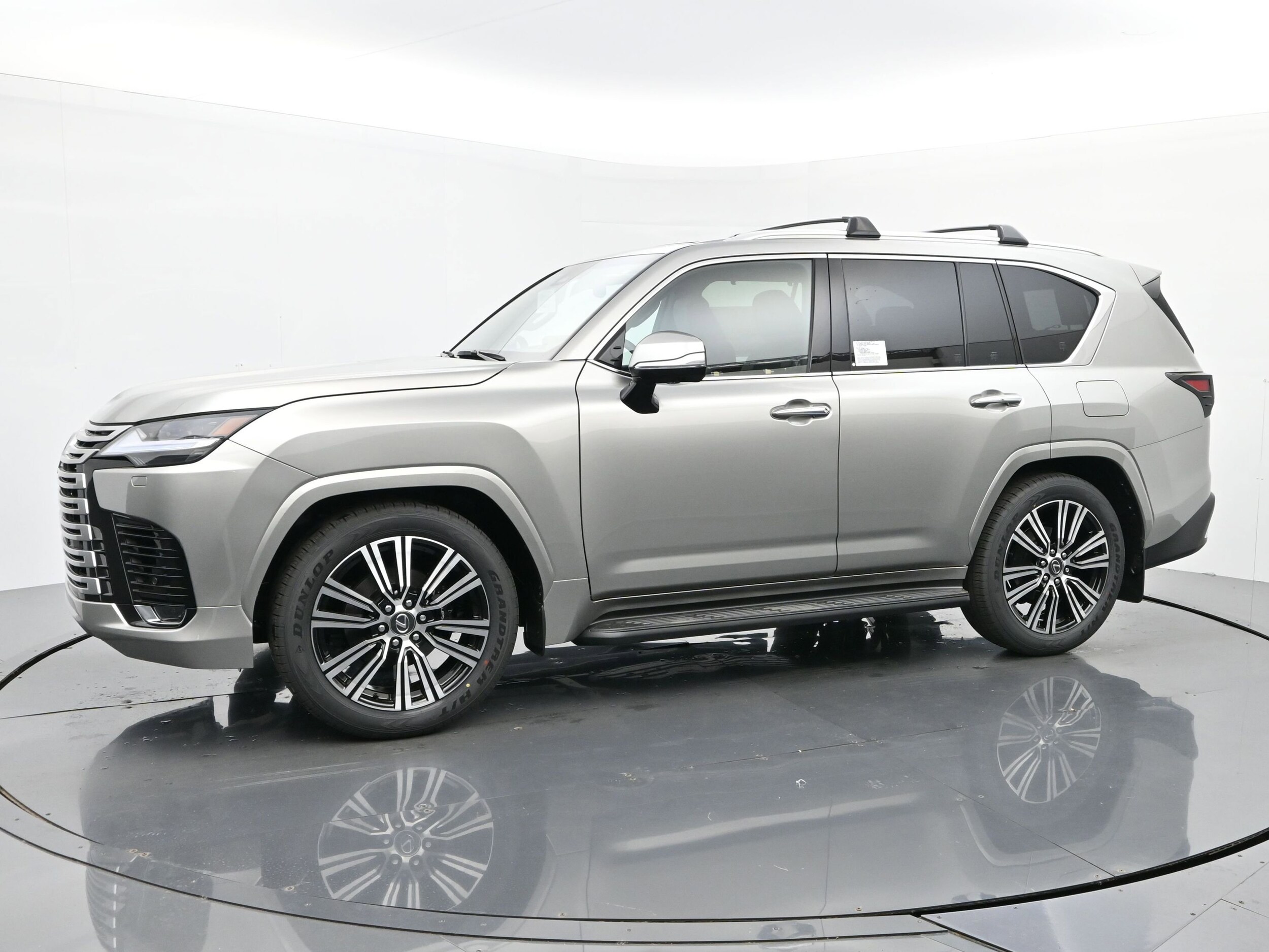 2025 Lexus LX 600 Luxury photo 2