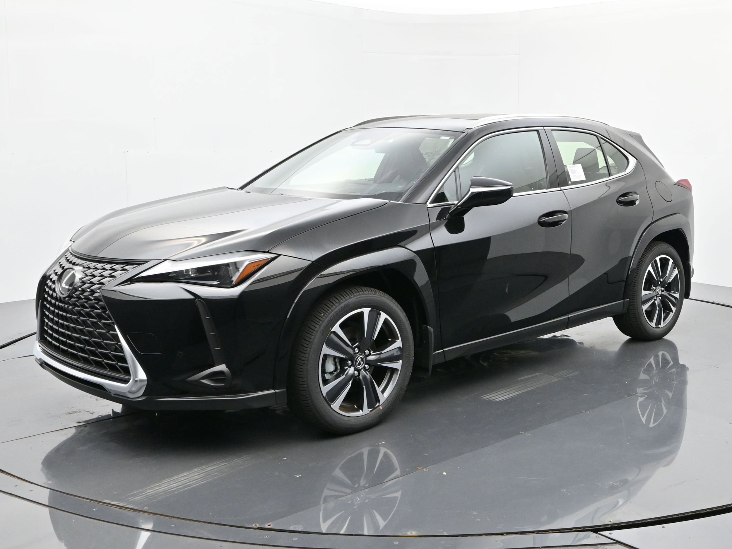 2025 Lexus UX Hybrid 300h Premium's photo