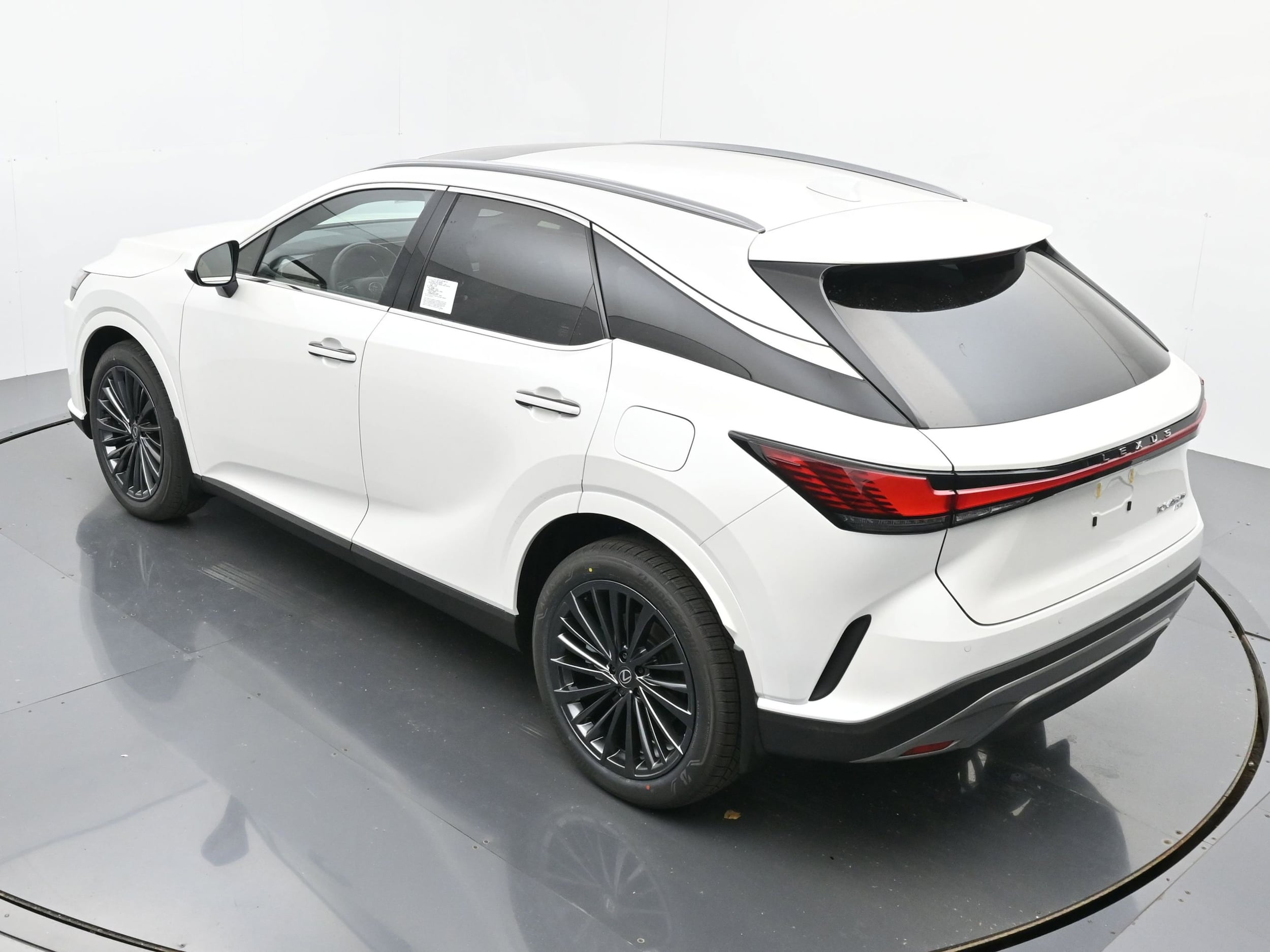 2026 Lexus RX 450h+ Premium - Photo 25