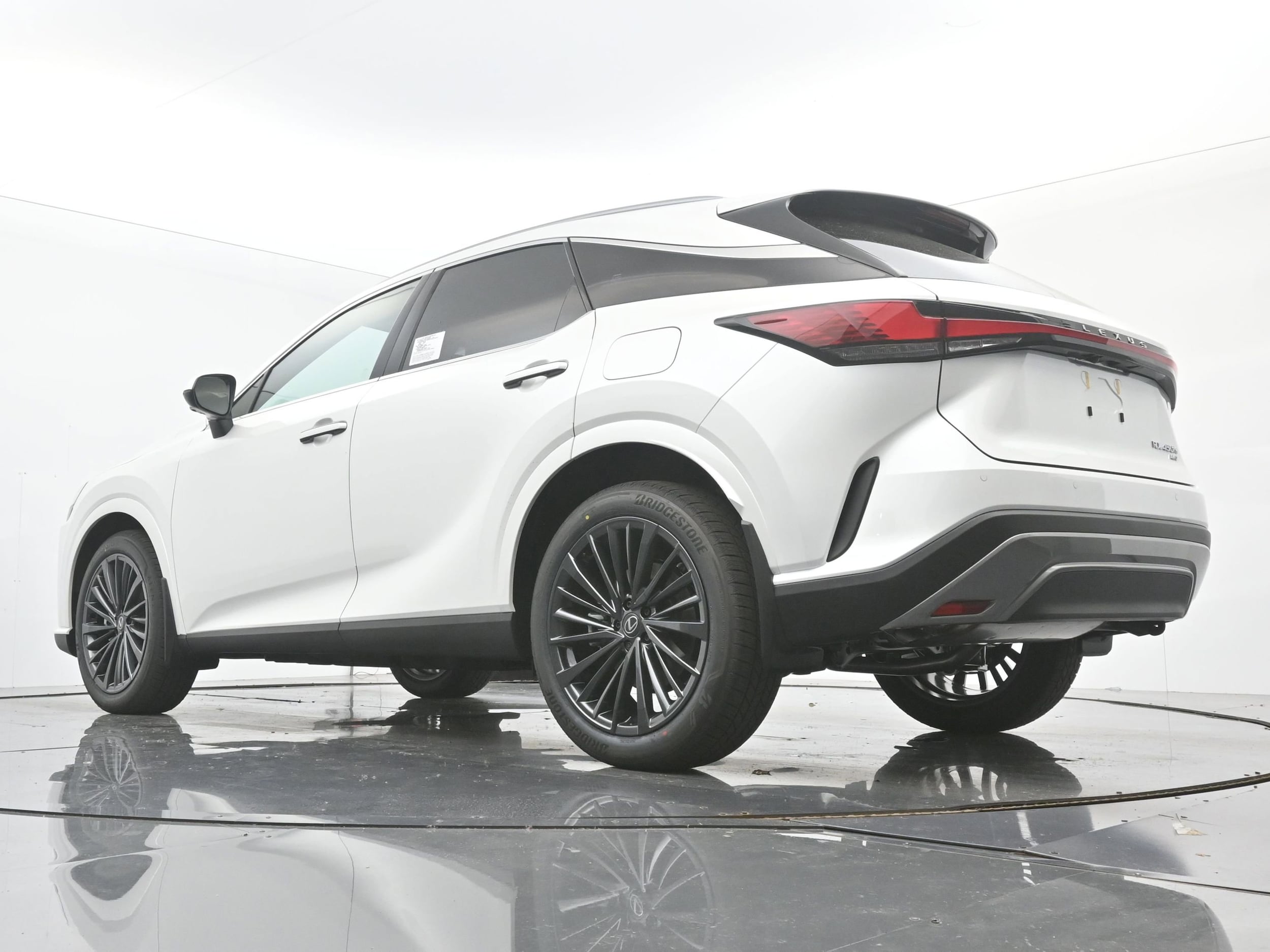 2026 Lexus RX 450h+ Premium - Photo 17