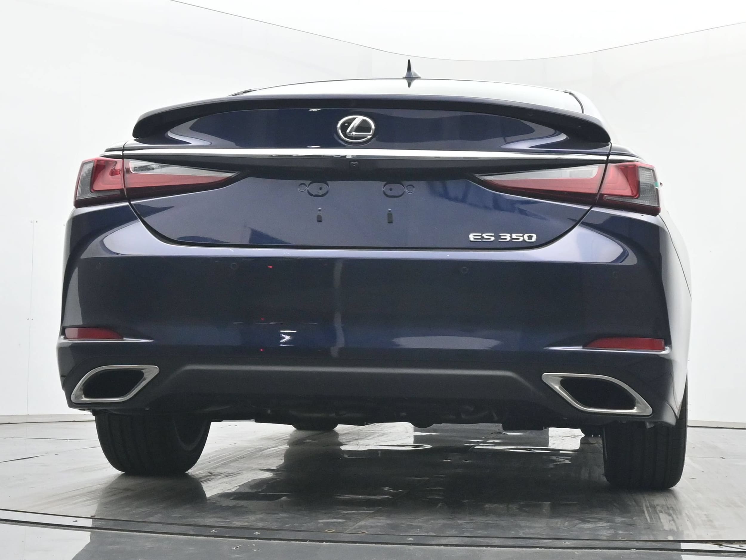 2025 Lexus ES 350 - Photo 18